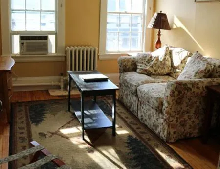 Day, Bed in Wildcat Inn and Tavern