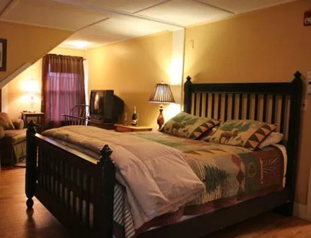 Bed in Wildcat Inn and Tavern