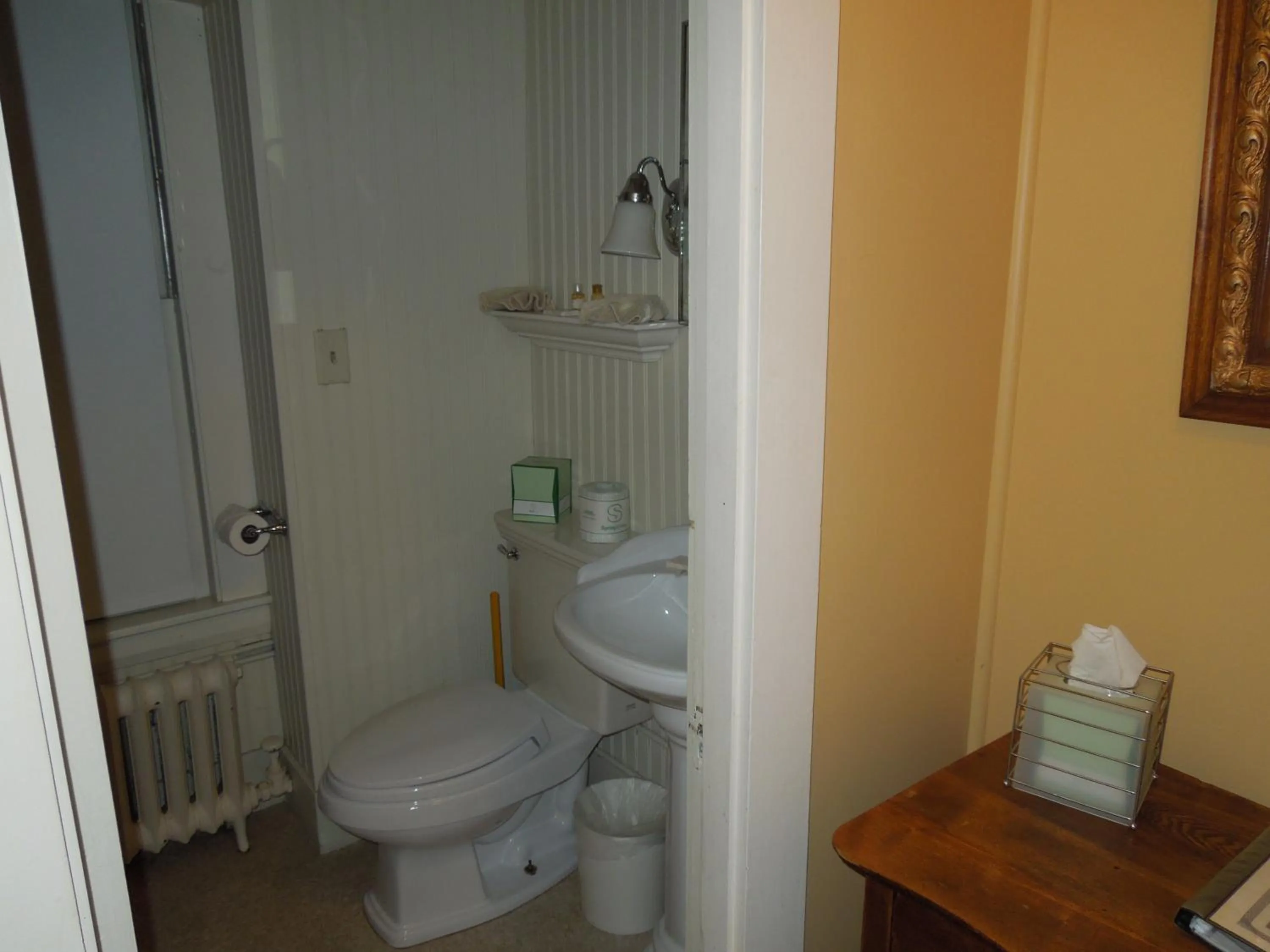 Toilet in Wildcat Inn and Tavern