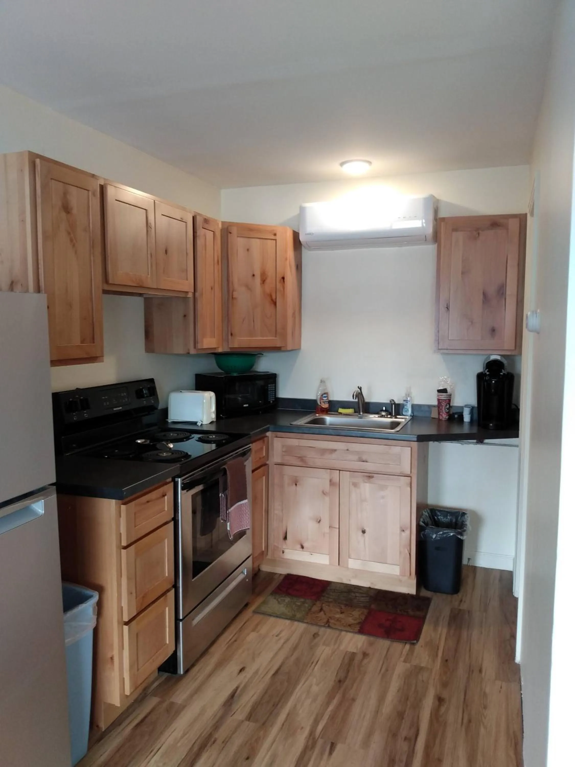 Kitchen or kitchenette in Sara Placid Inn & Suites