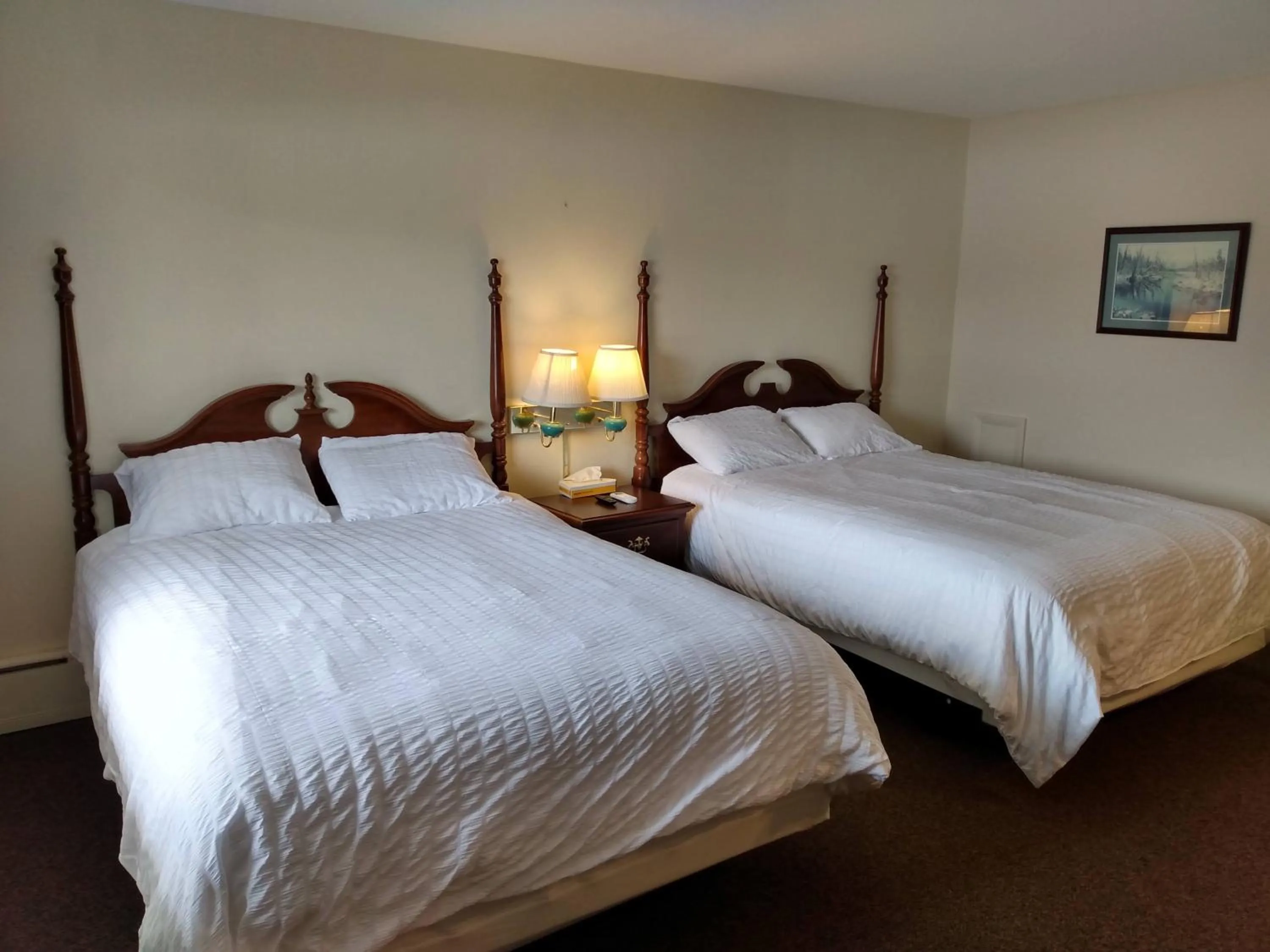 Bedroom, Bed in Sara Placid Inn & Suites