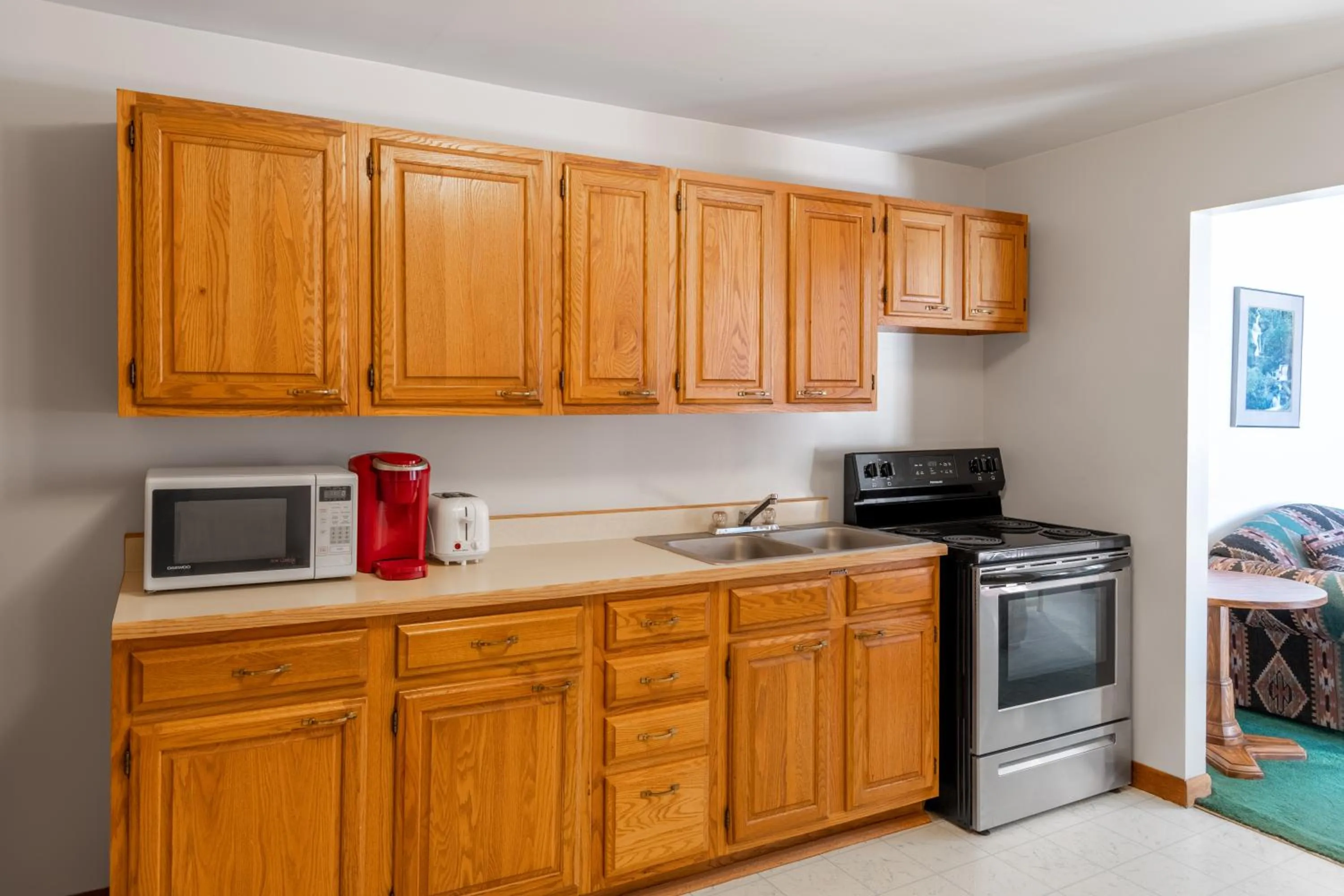 kitchen in Sara Placid Inn & Suites