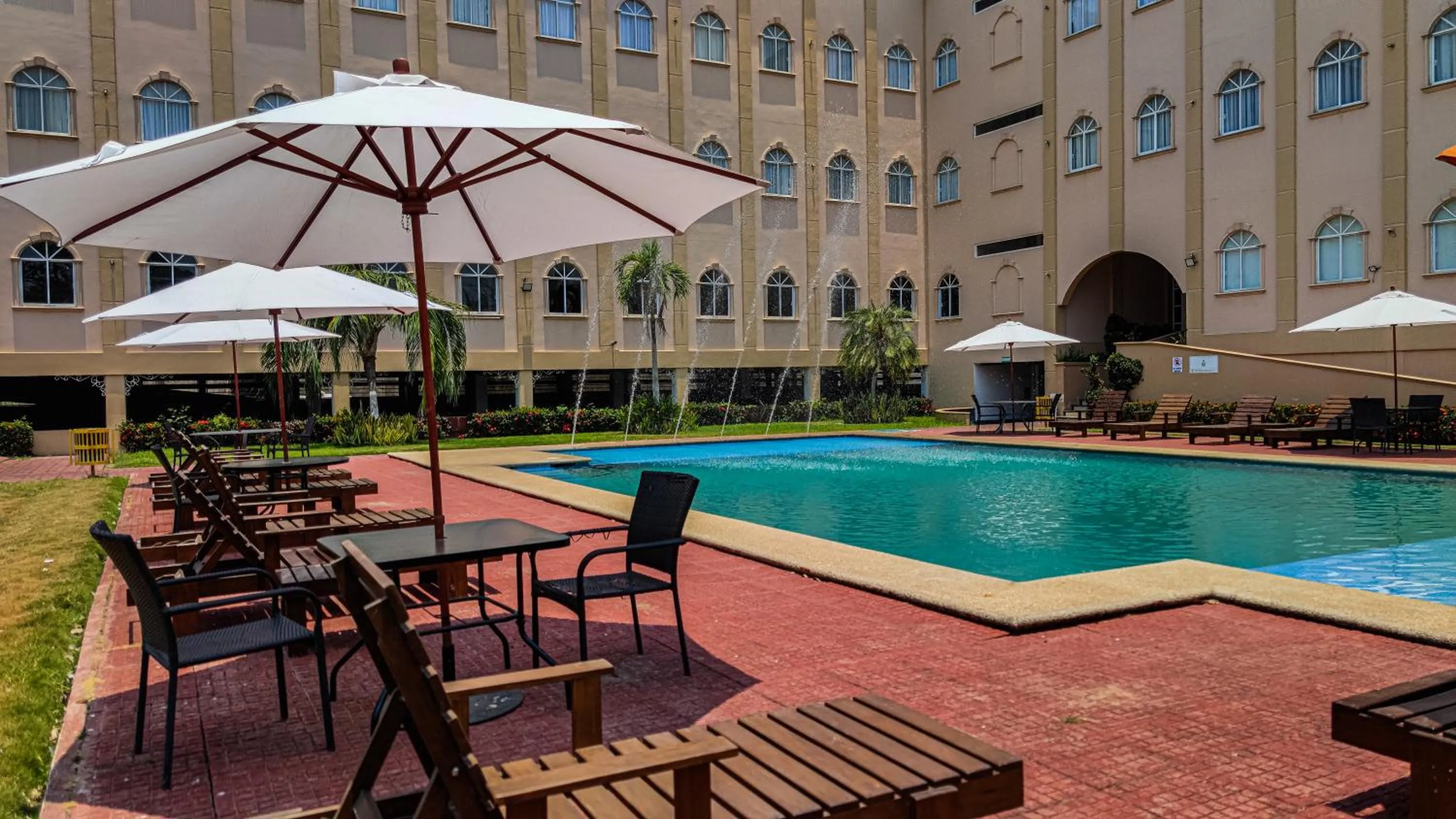 Swimming pool in Hotel Baez Paraiso