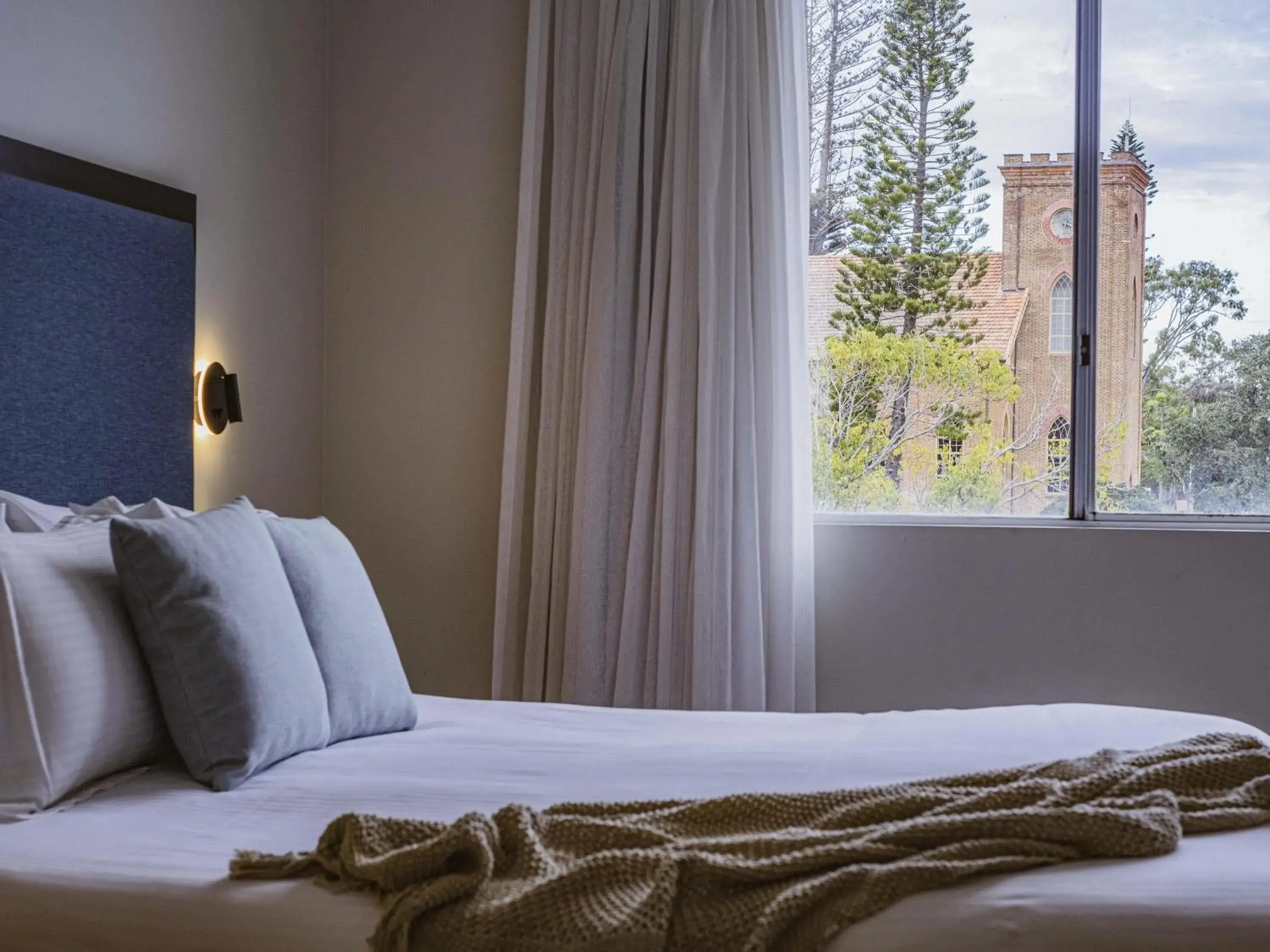 Property building, Bed in Mercure Centro Port Macquarie Property building, Bed in Mercure Centro Port Macquarie