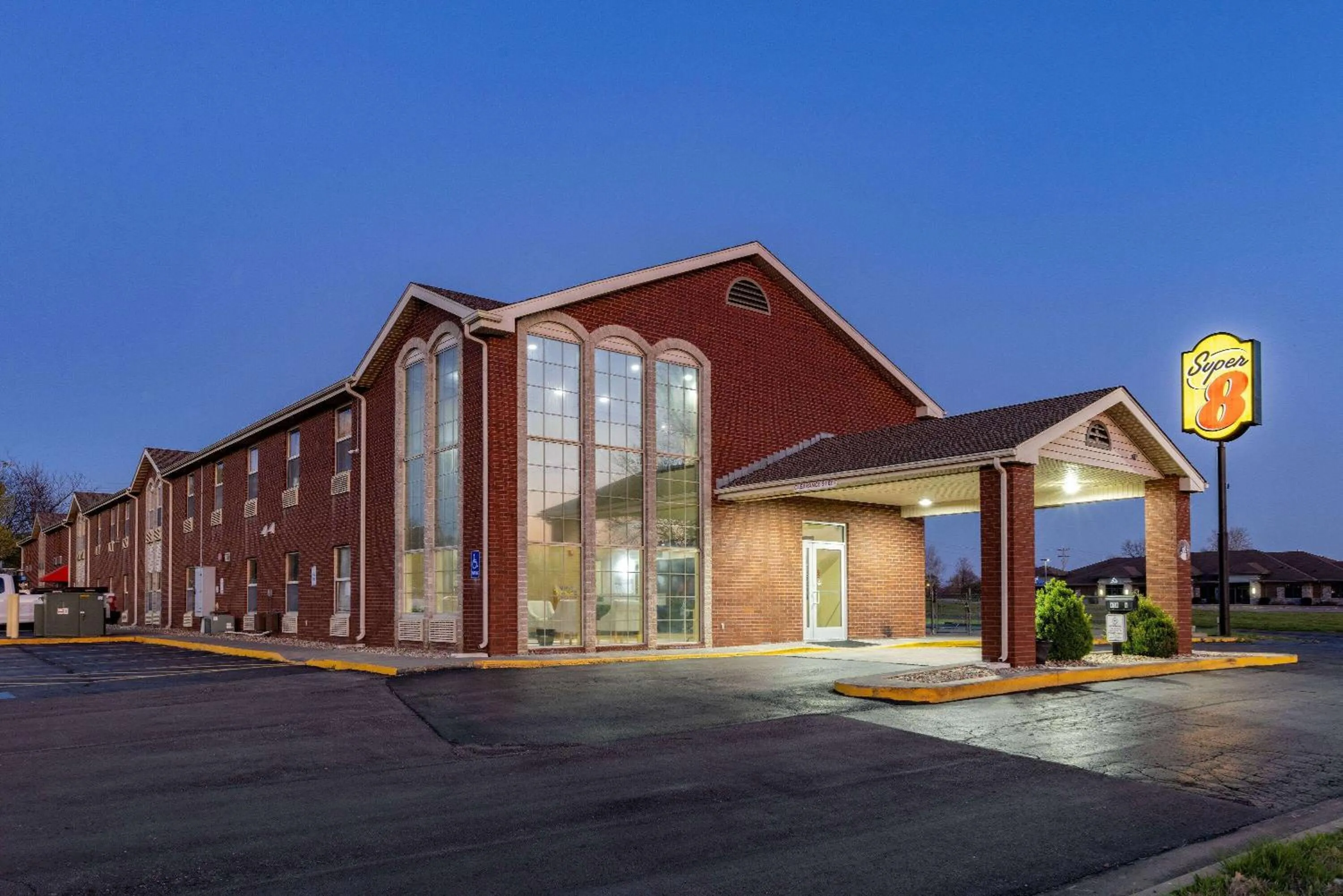 Property building in Super 8 by Wyndham Nixa/Springfield Area