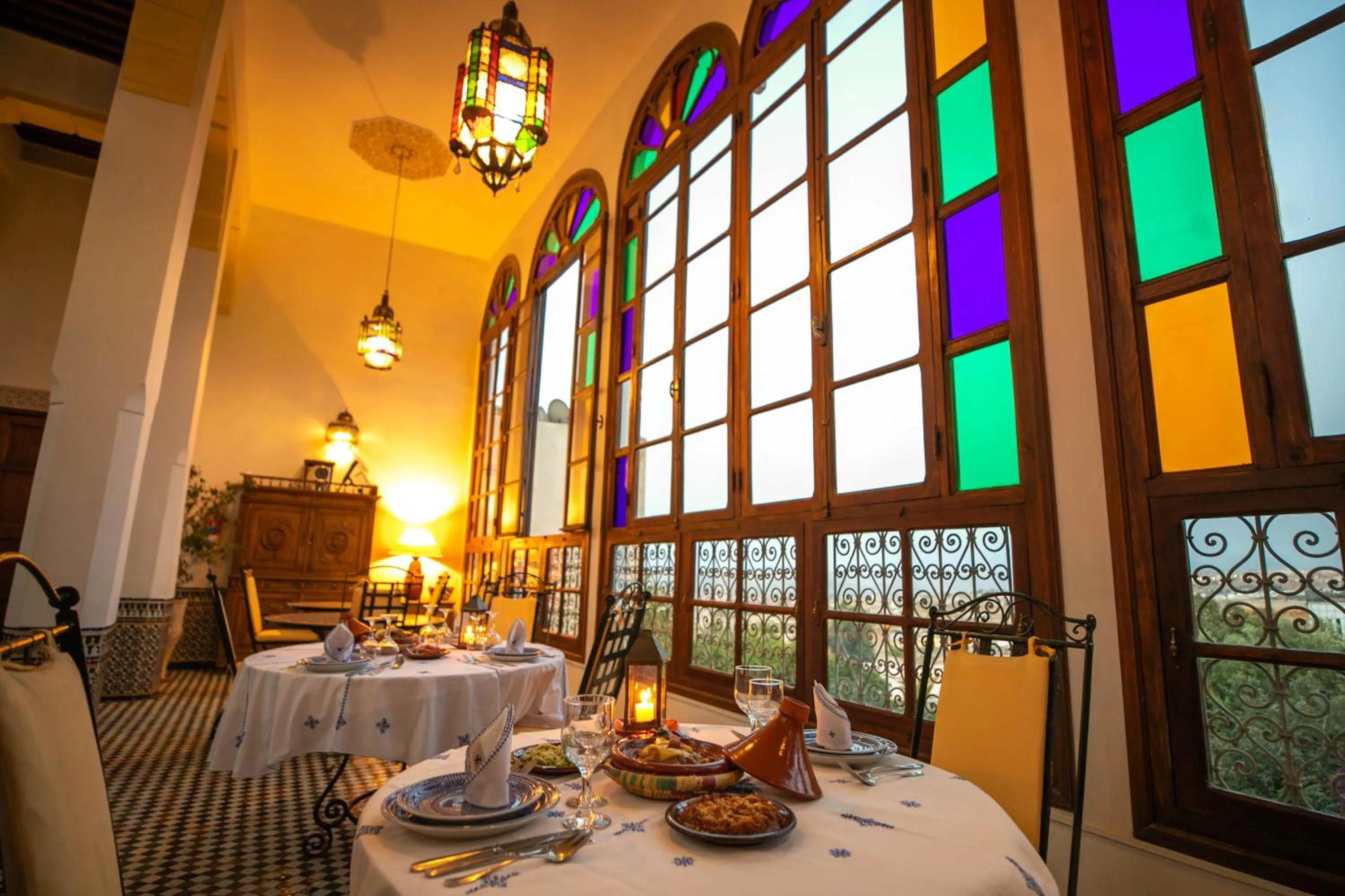 Restaurant/places to eat in Ryad Mabrouka