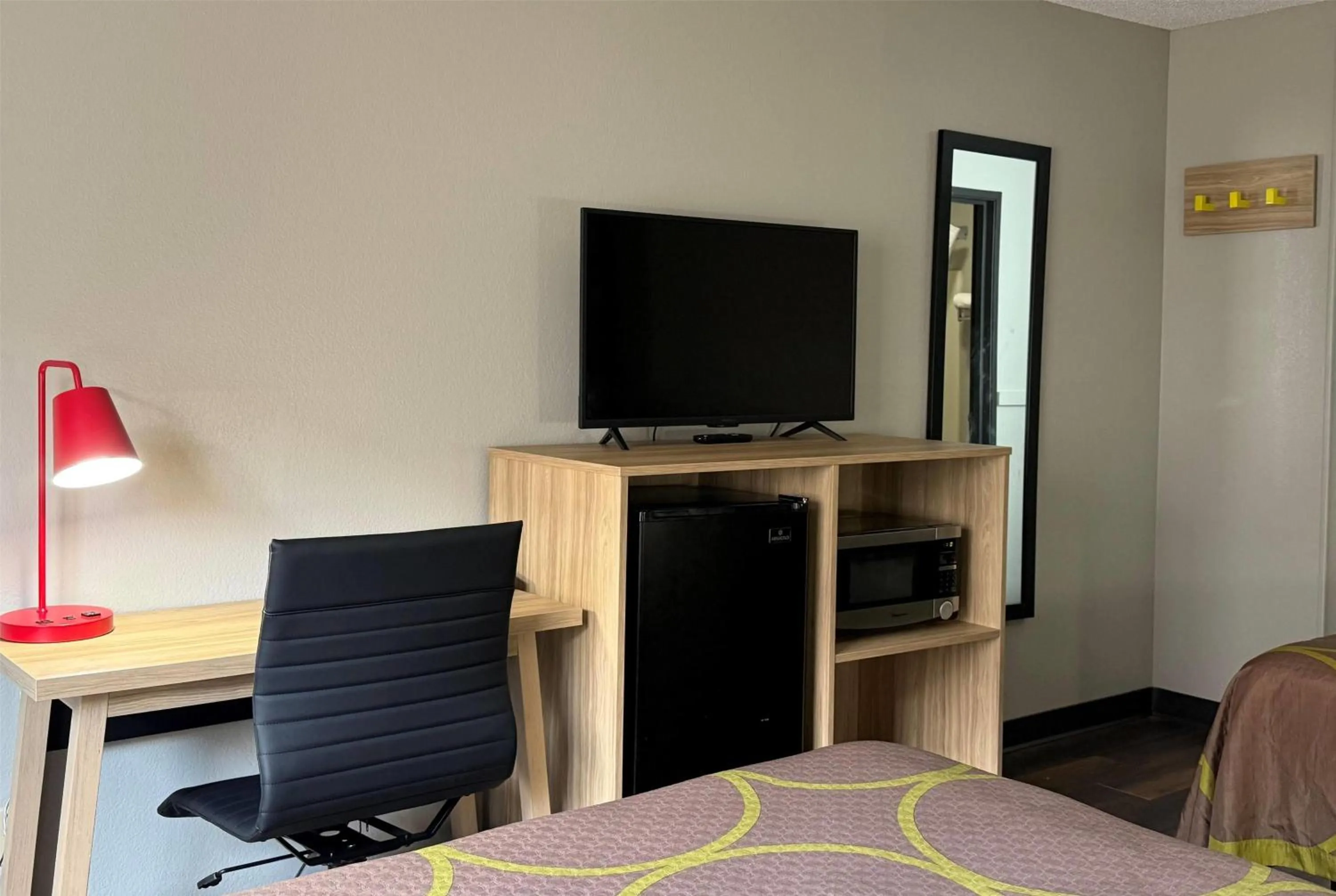 Photo of the whole room in Super 8 by Wyndham Evansville East