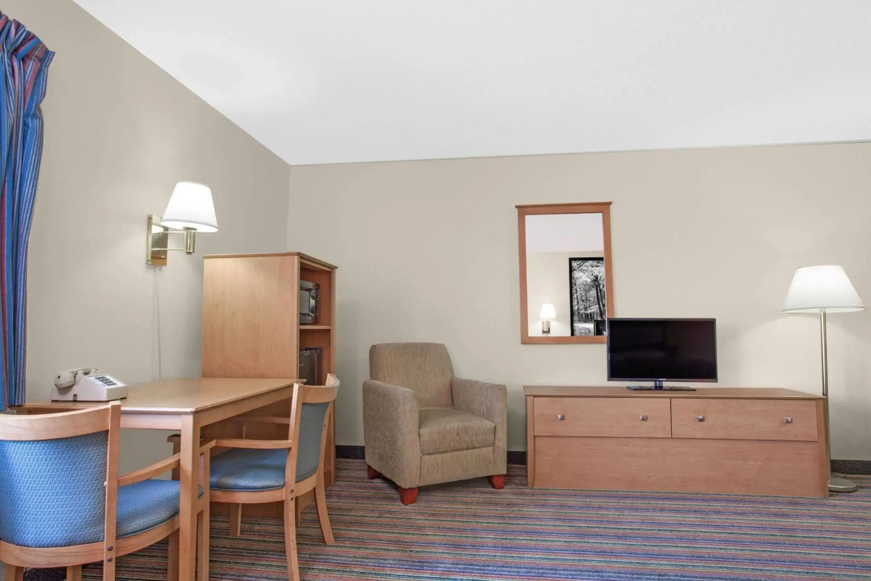 Photo of the whole room in Super 8 by Wyndham Evansville East Photo of the whole room in Super 8 by Wyndham Evansville East