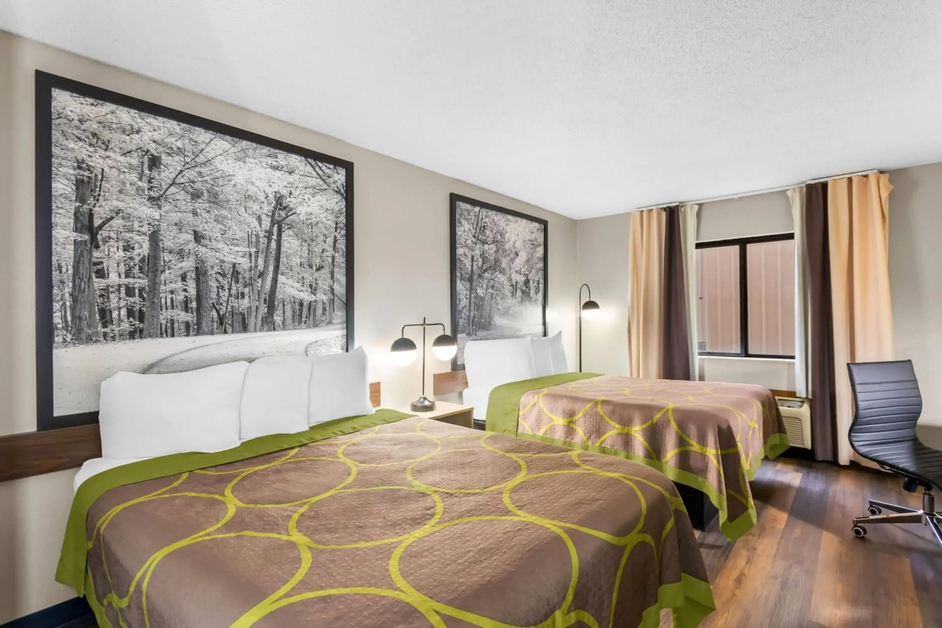 Bed in Super 8 by Wyndham Evansville East Bed in Super 8 by Wyndham Evansville East