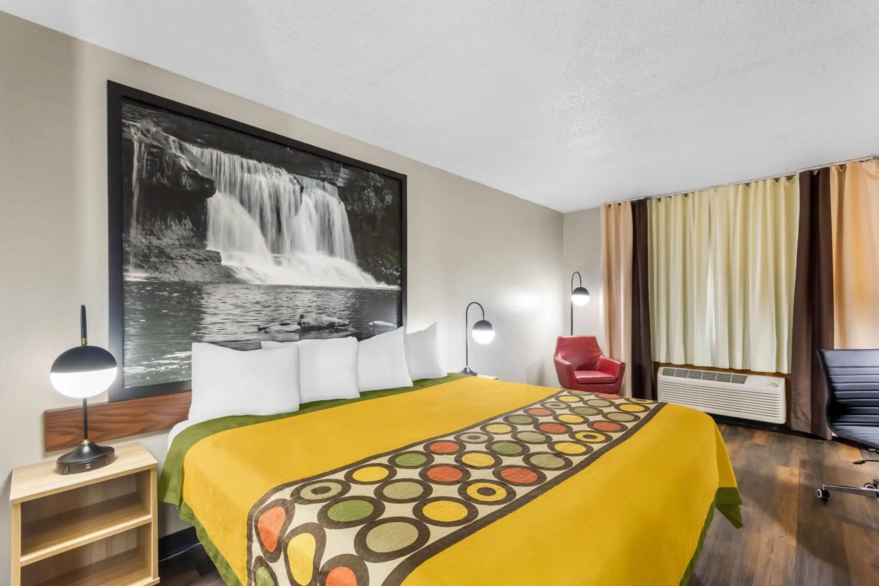 Bed in Super 8 by Wyndham Evansville East Bed in Super 8 by Wyndham Evansville East