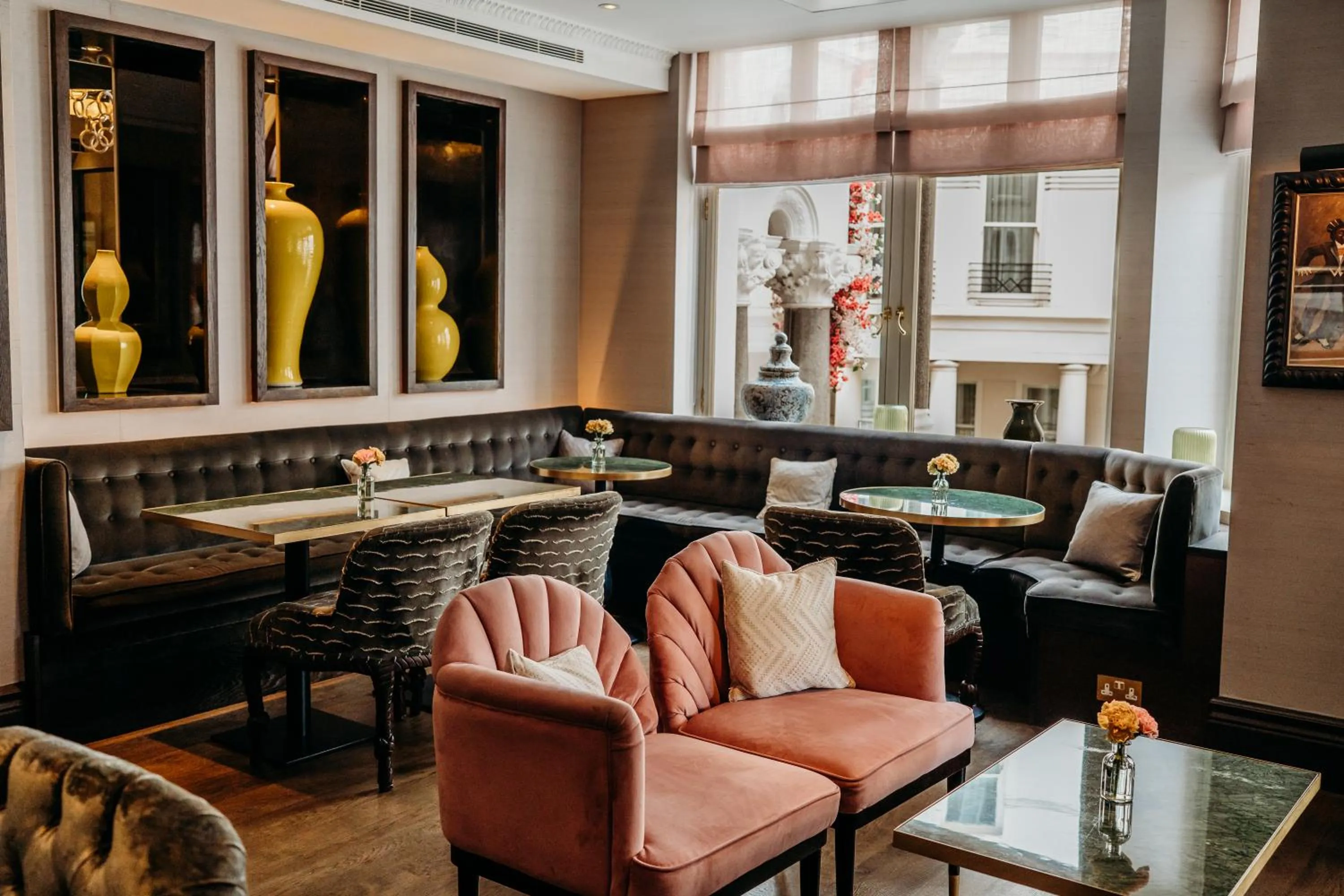 Restaurant/places to eat in Althoff St James's Hotel & Club London