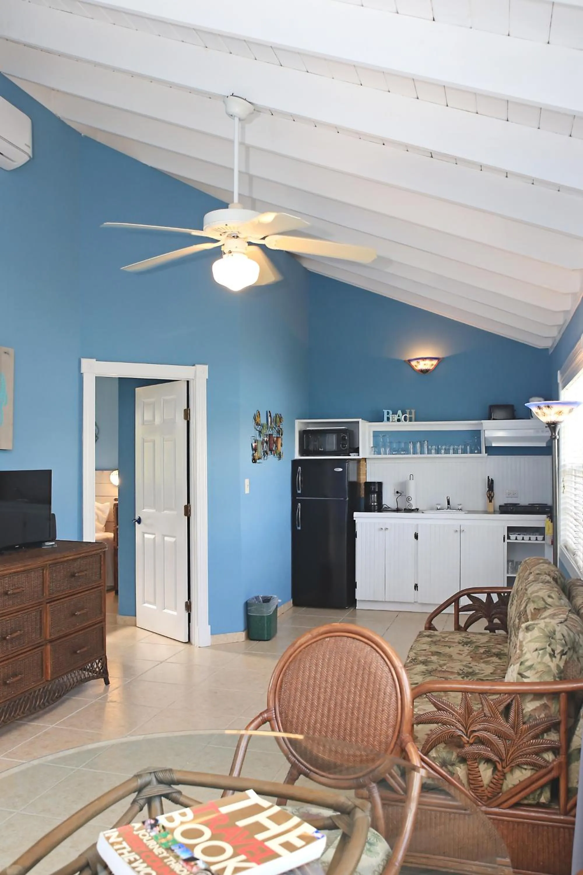 Kitchen or kitchenette in Hideaways Exuma