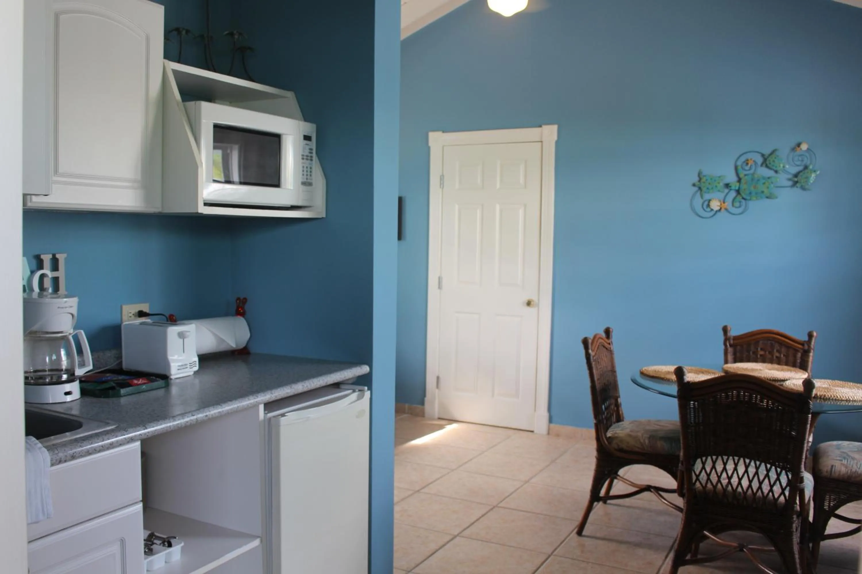 Kitchen or kitchenette in Hideaways Exuma