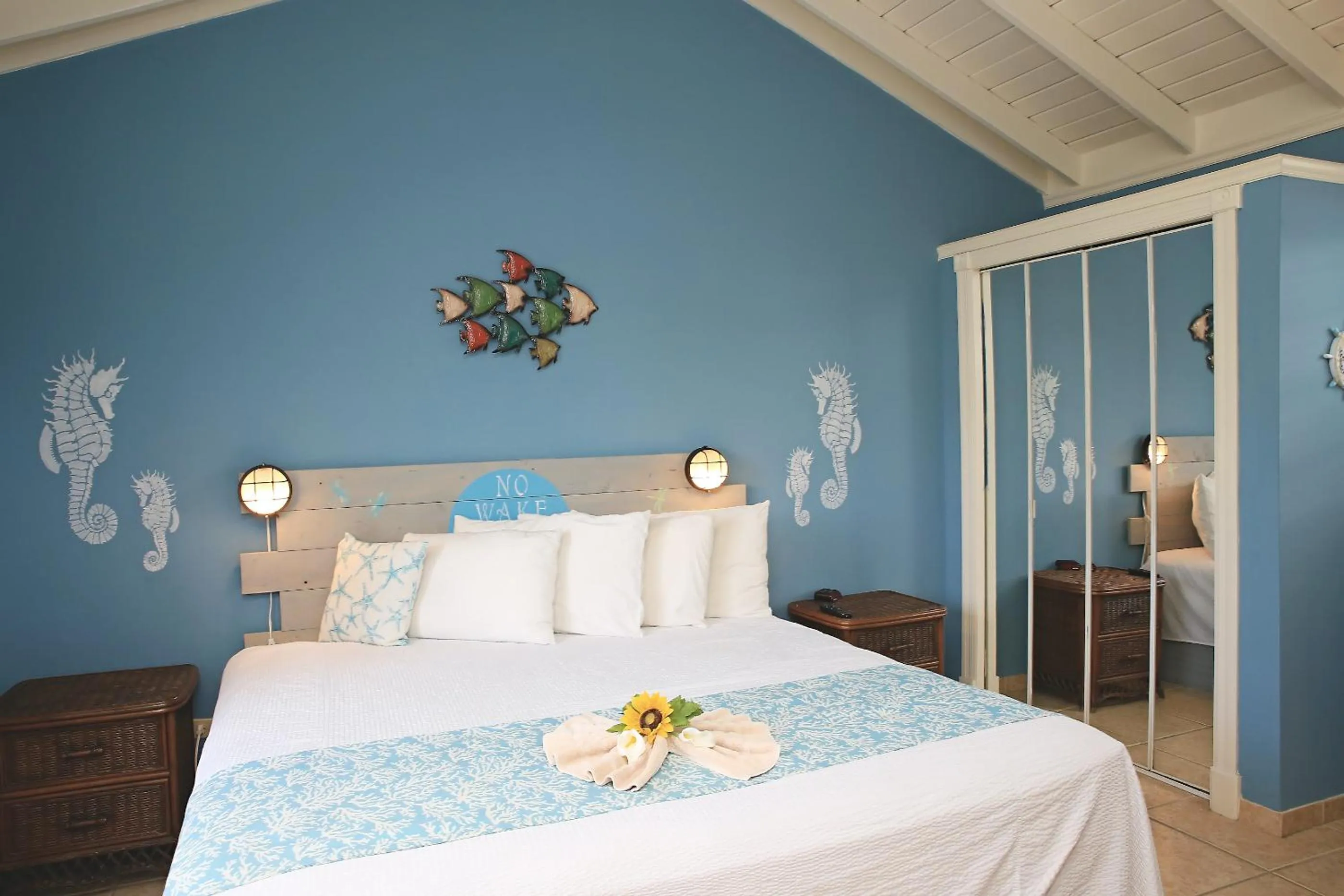 Bed in Hideaways Exuma