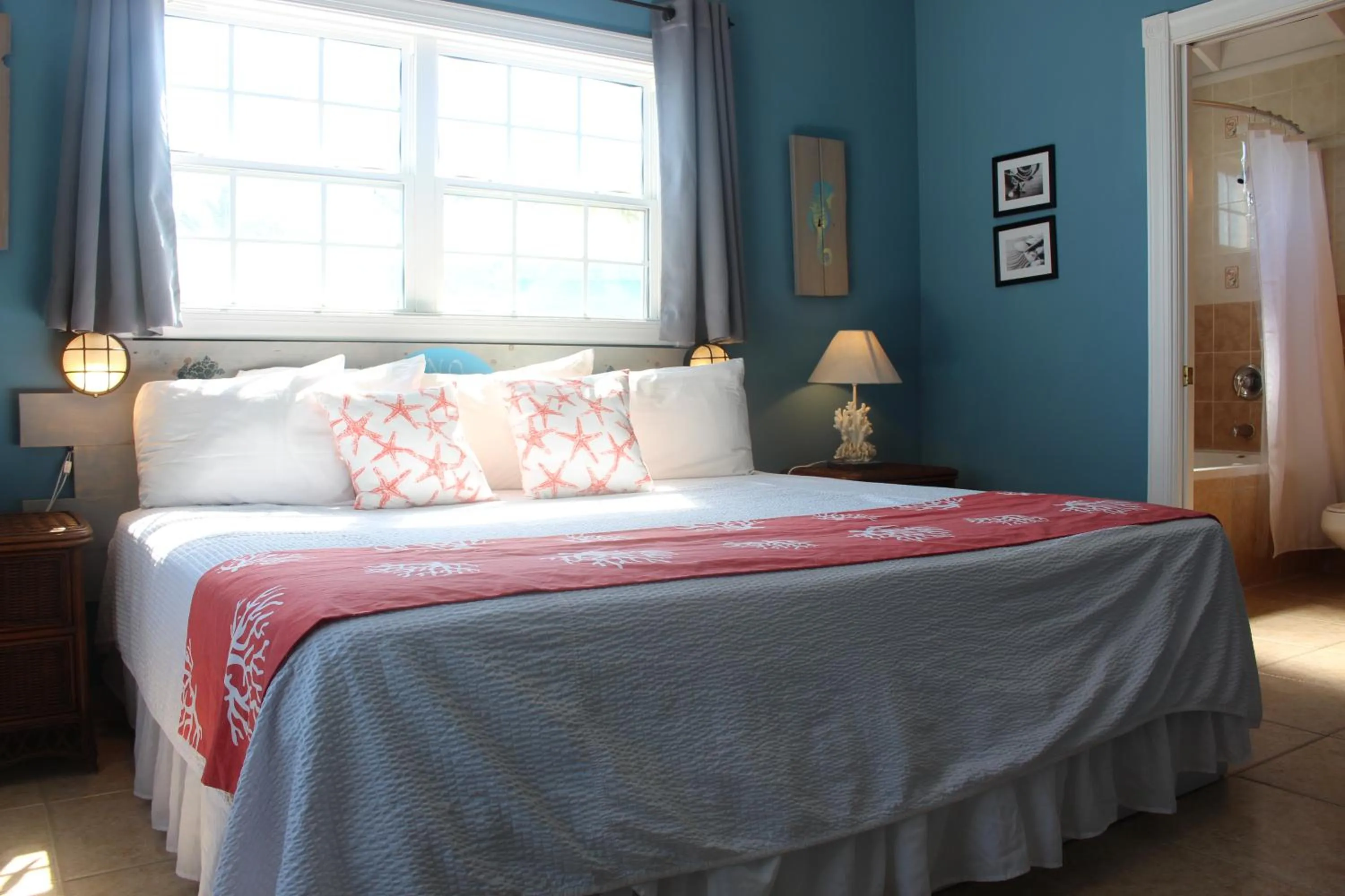 Bed in Hideaways Exuma