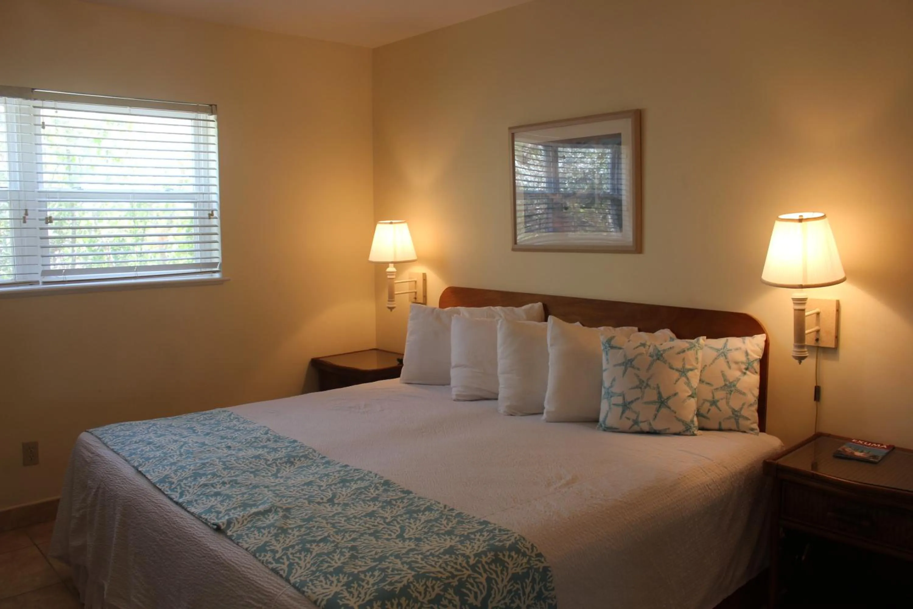 Bed in Hideaways Exuma