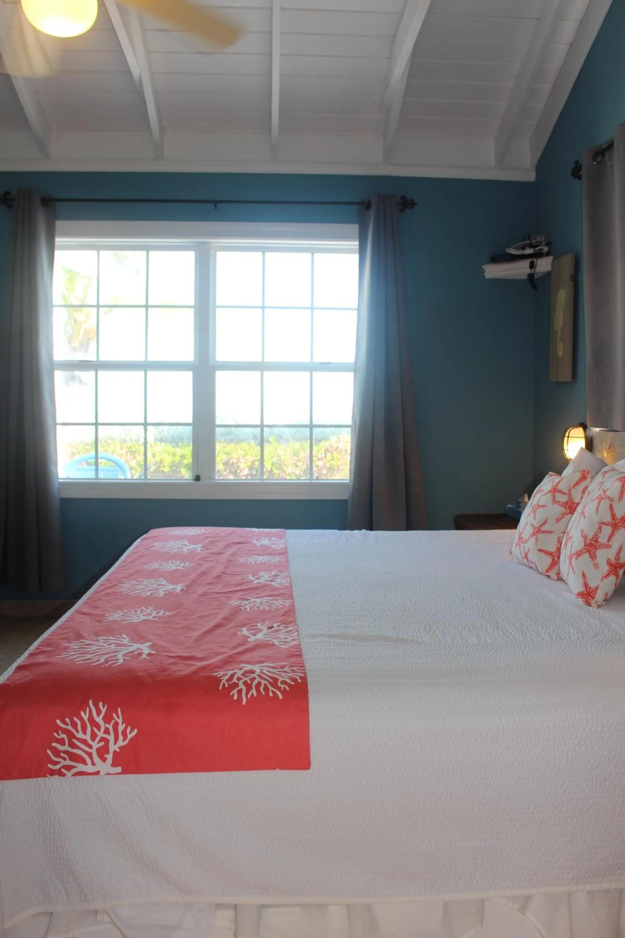 Bed in Hideaways Exuma