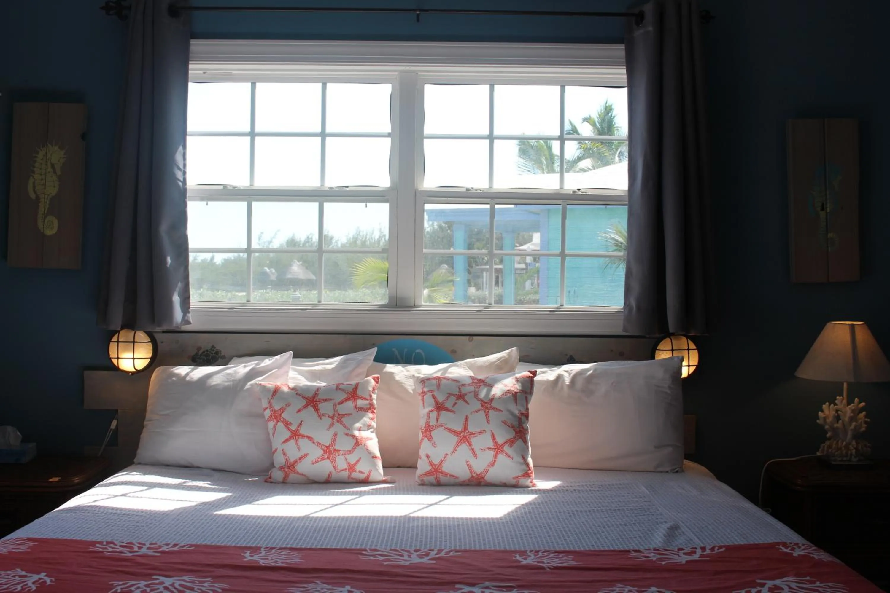 Bed in Hideaways Exuma