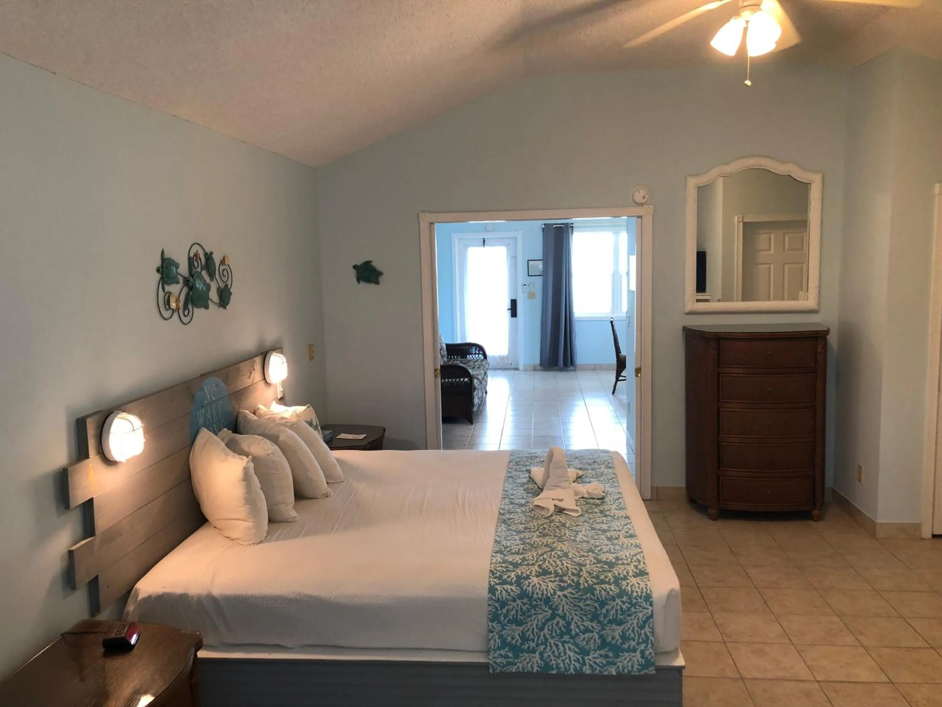 Bed in Hideaways Exuma