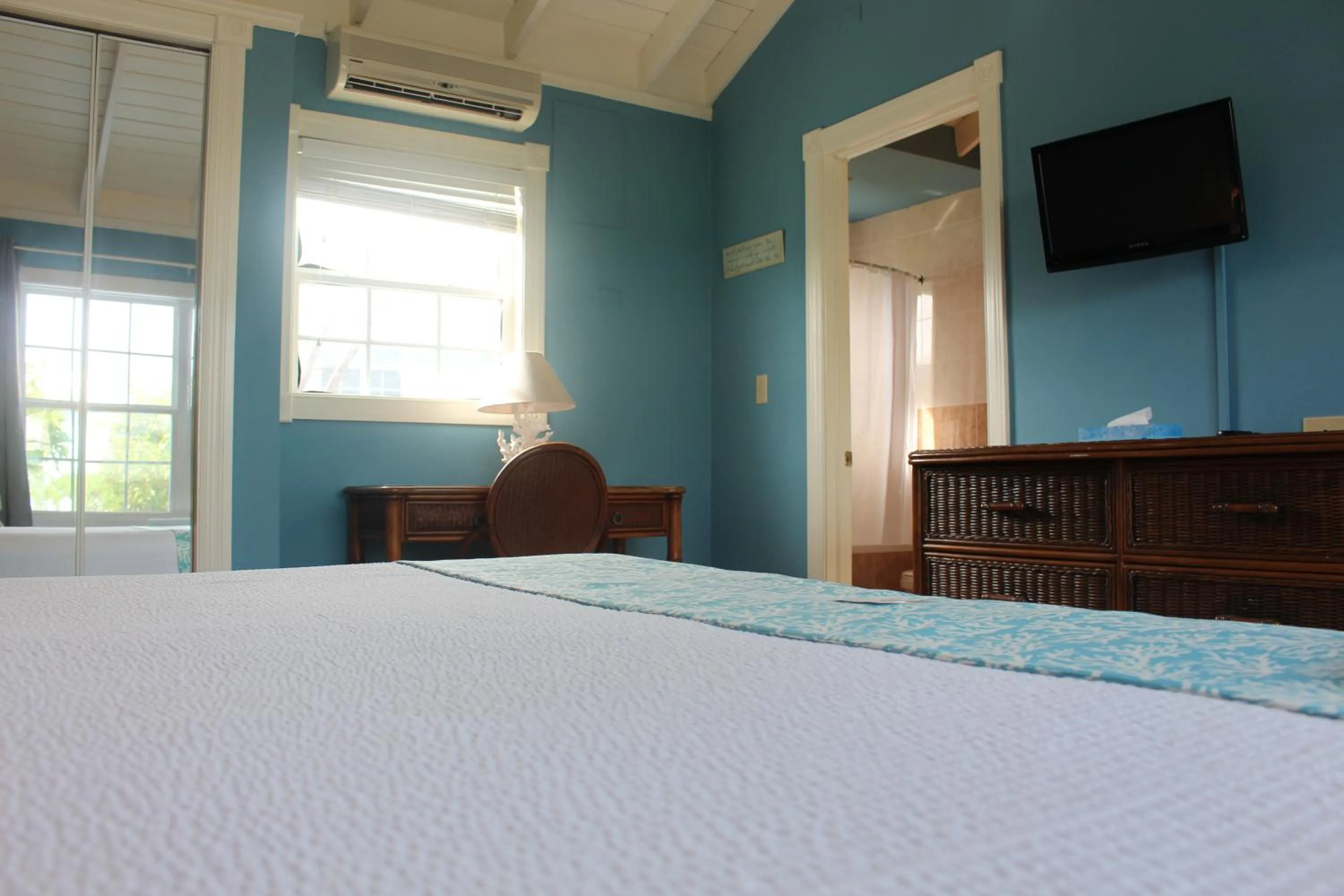 Bedroom, Bed in Hideaways Exuma
