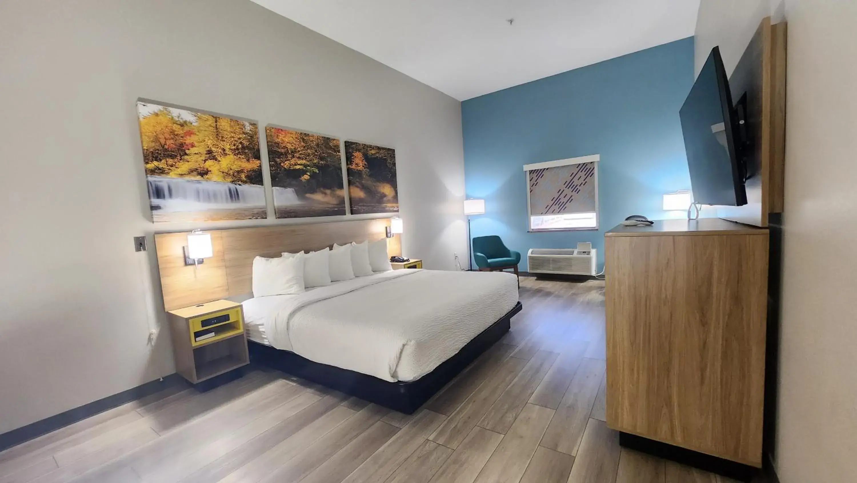 Bed in Days Inn & Suites by Wyndham Russellville Bed in Days Inn & Suites by Wyndham Russellville