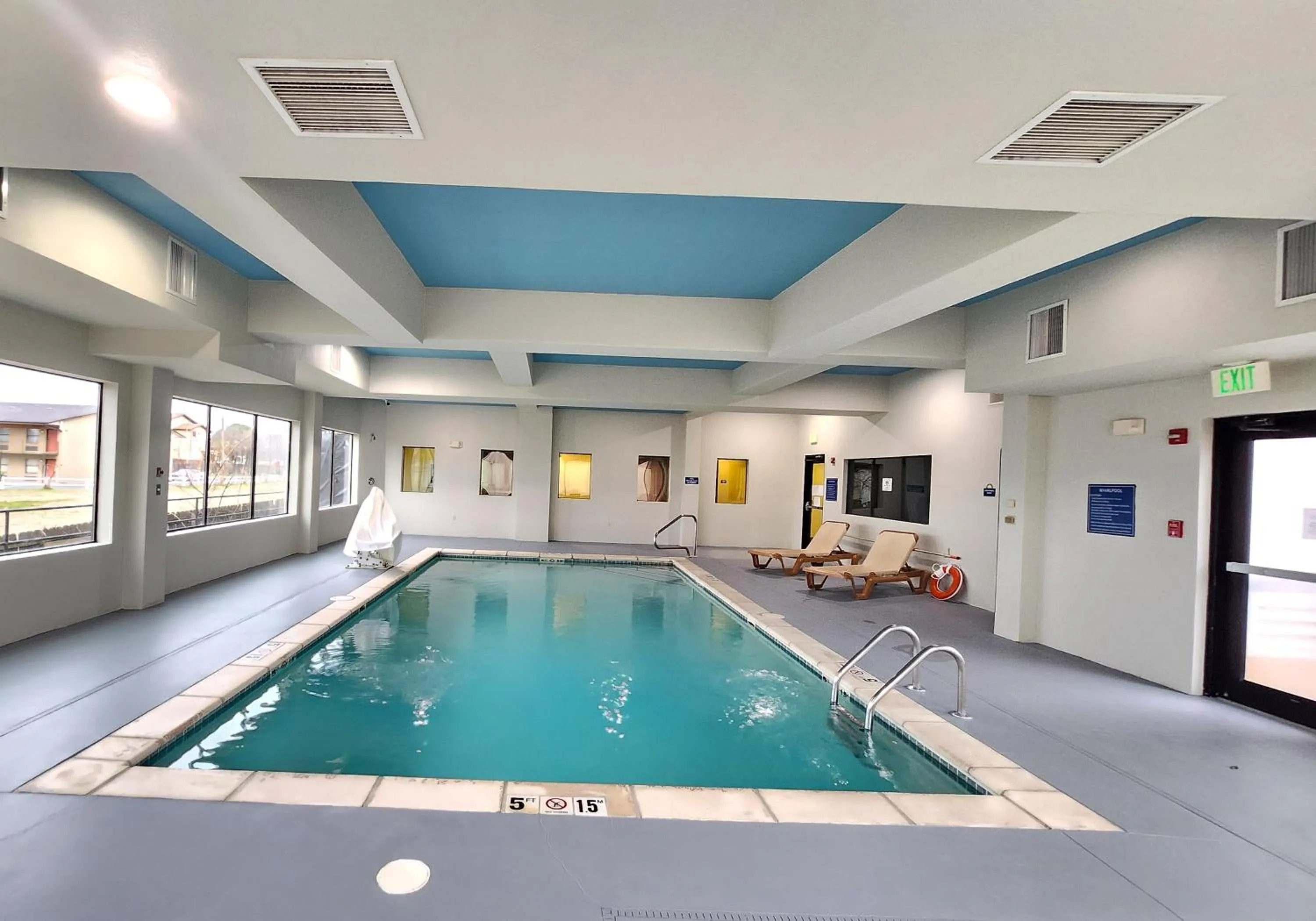 Swimming pool in Days Inn & Suites by Wyndham Russellville