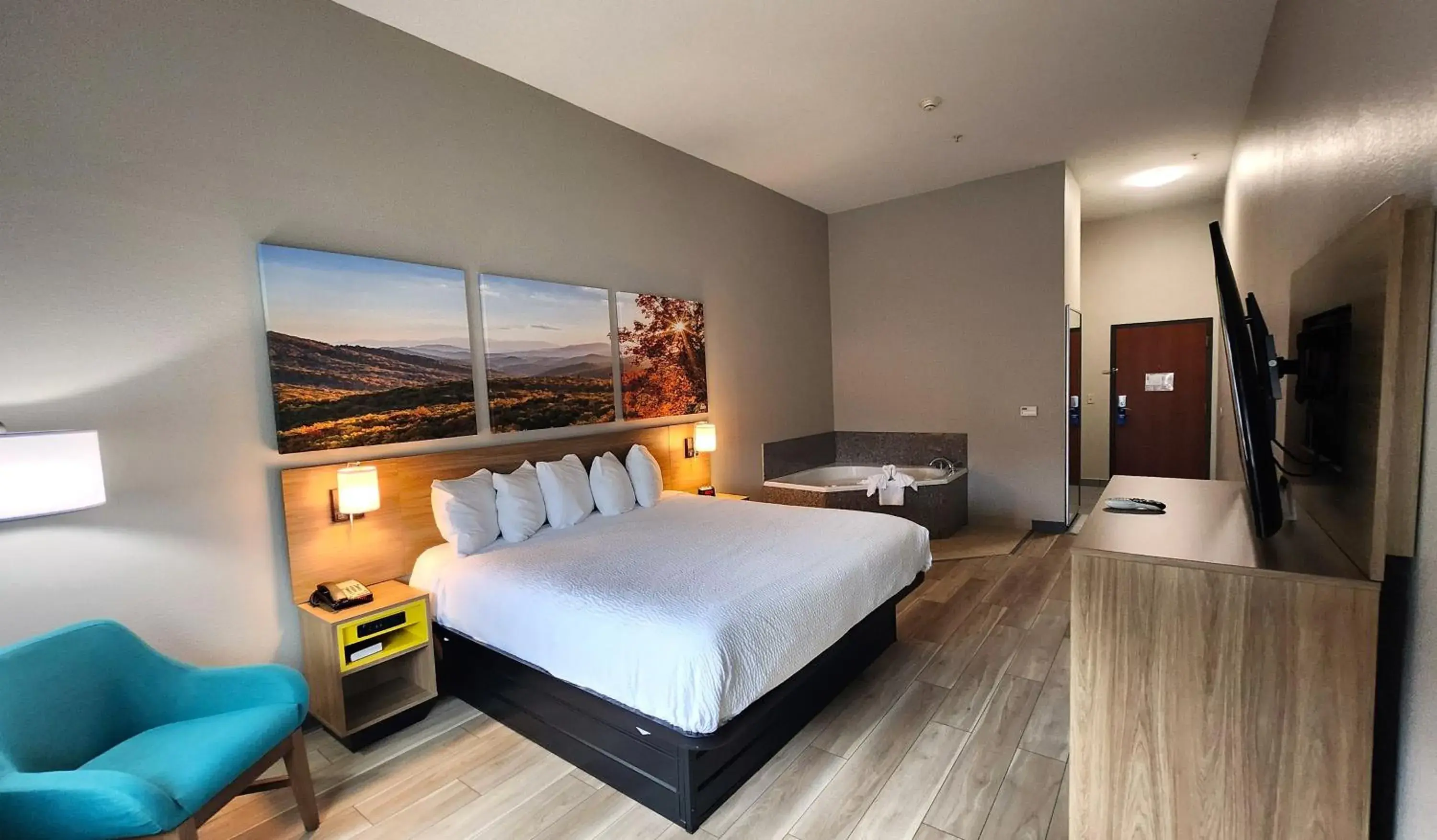 Bed in Days Inn & Suites by Wyndham Russellville Bed in Days Inn & Suites by Wyndham Russellville