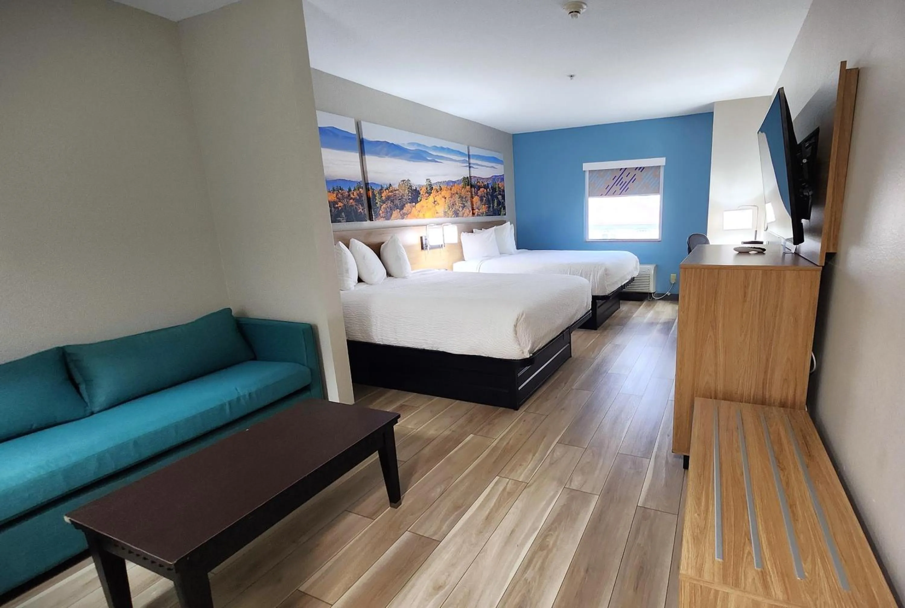 Bed in Days Inn & Suites by Wyndham Russellville