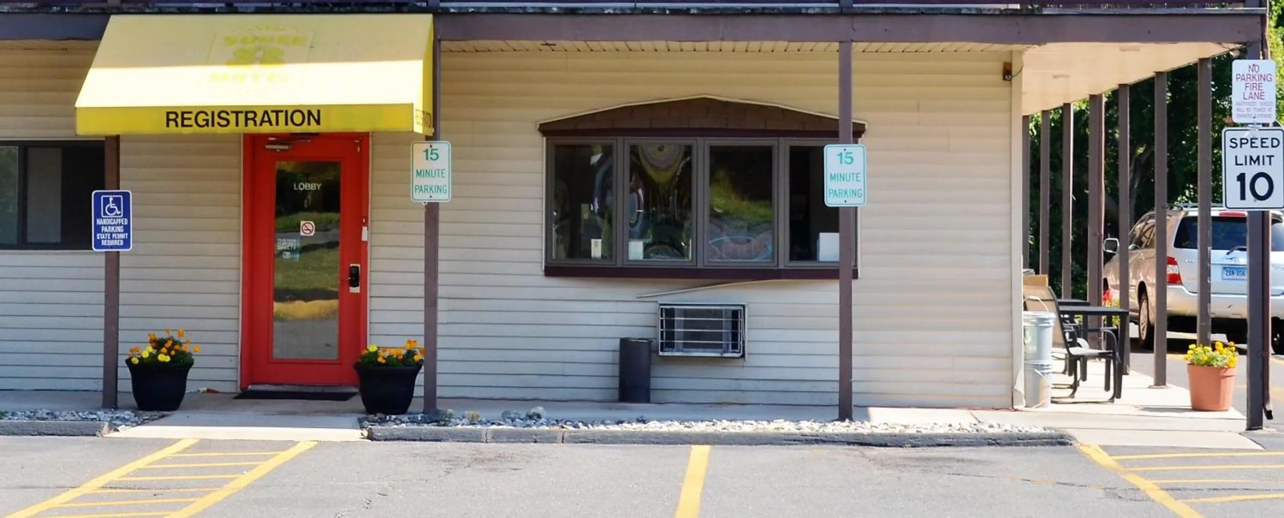 Lobby or reception in Enfield Inn