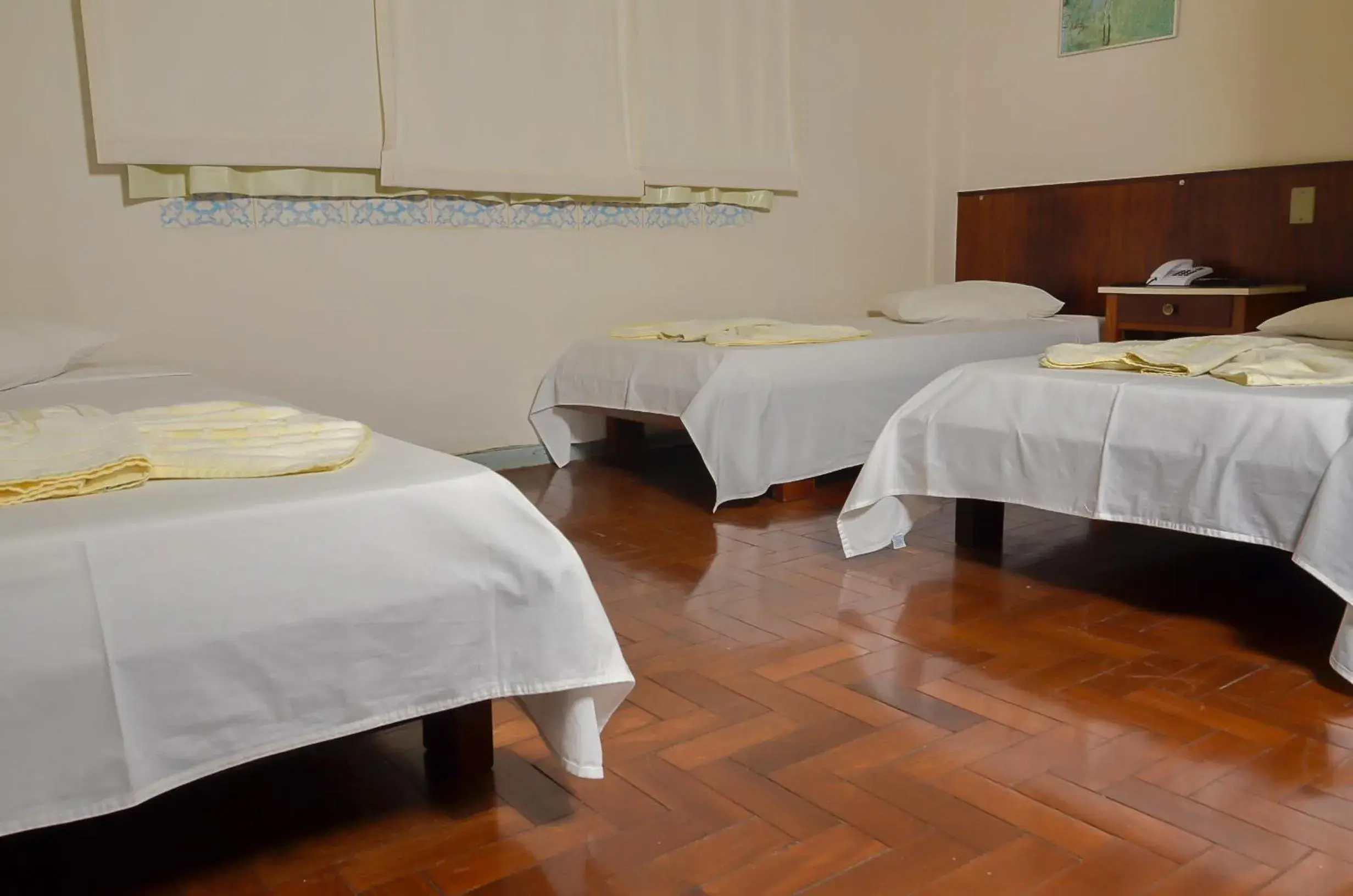 Triple Room with Private Bathroom in Hotel Indaiá Triple Room with Private Bathroom in Hotel Indaiá