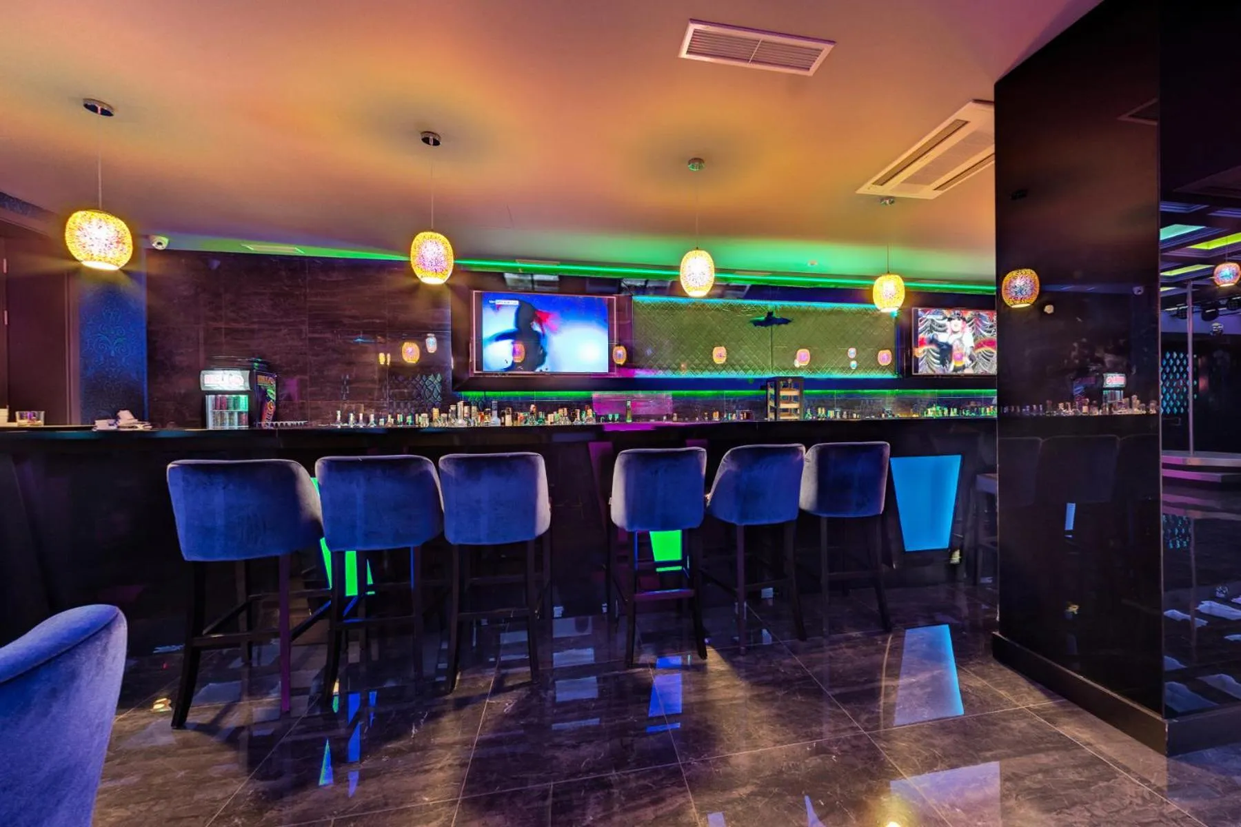 Nightclub / DJ in Merit Grand Mosta Spa Hotel & Casino