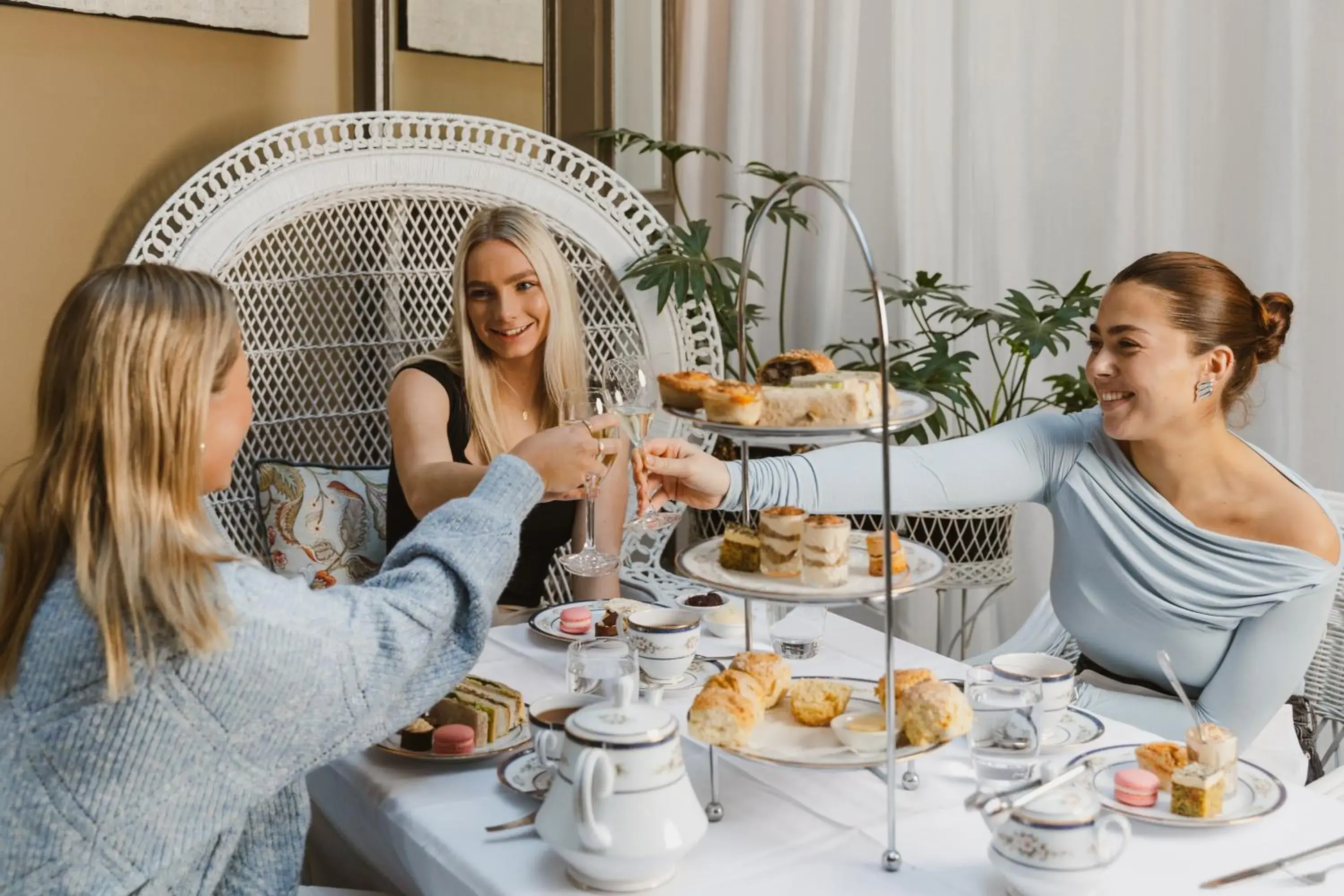 Food and drinks in Hadley's Orient Hotel Food and drinks in Hadley's Orient Hotel