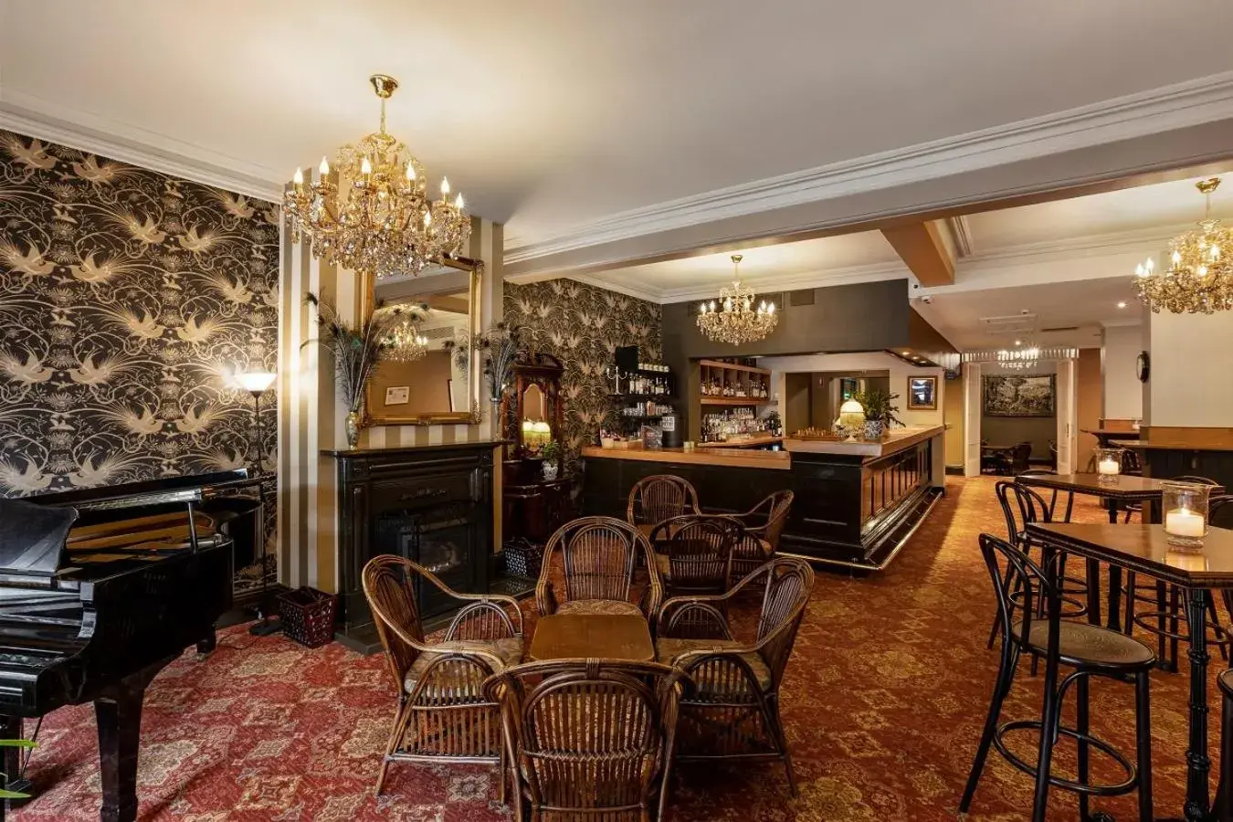 Lounge or bar in Hadley's Orient Hotel Lounge or bar in Hadley's Orient Hotel