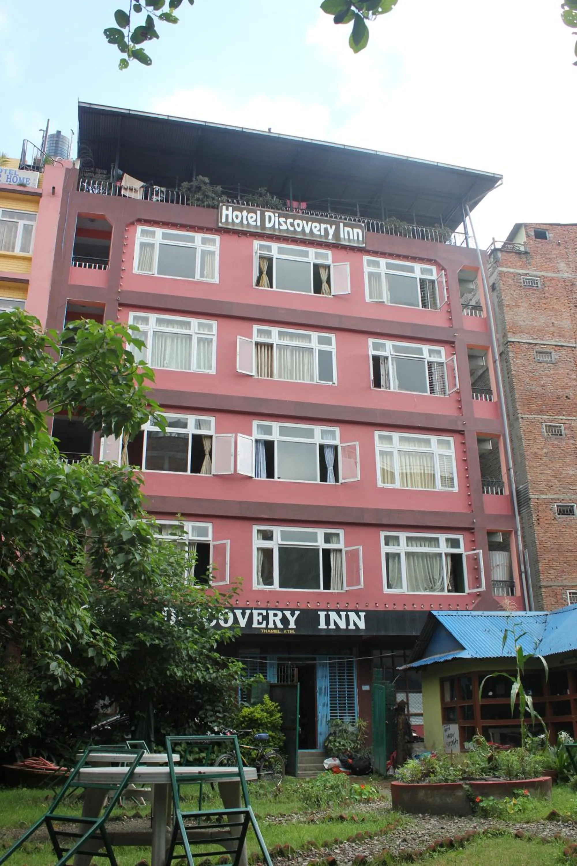 Property building in Hotel Discovery Inn