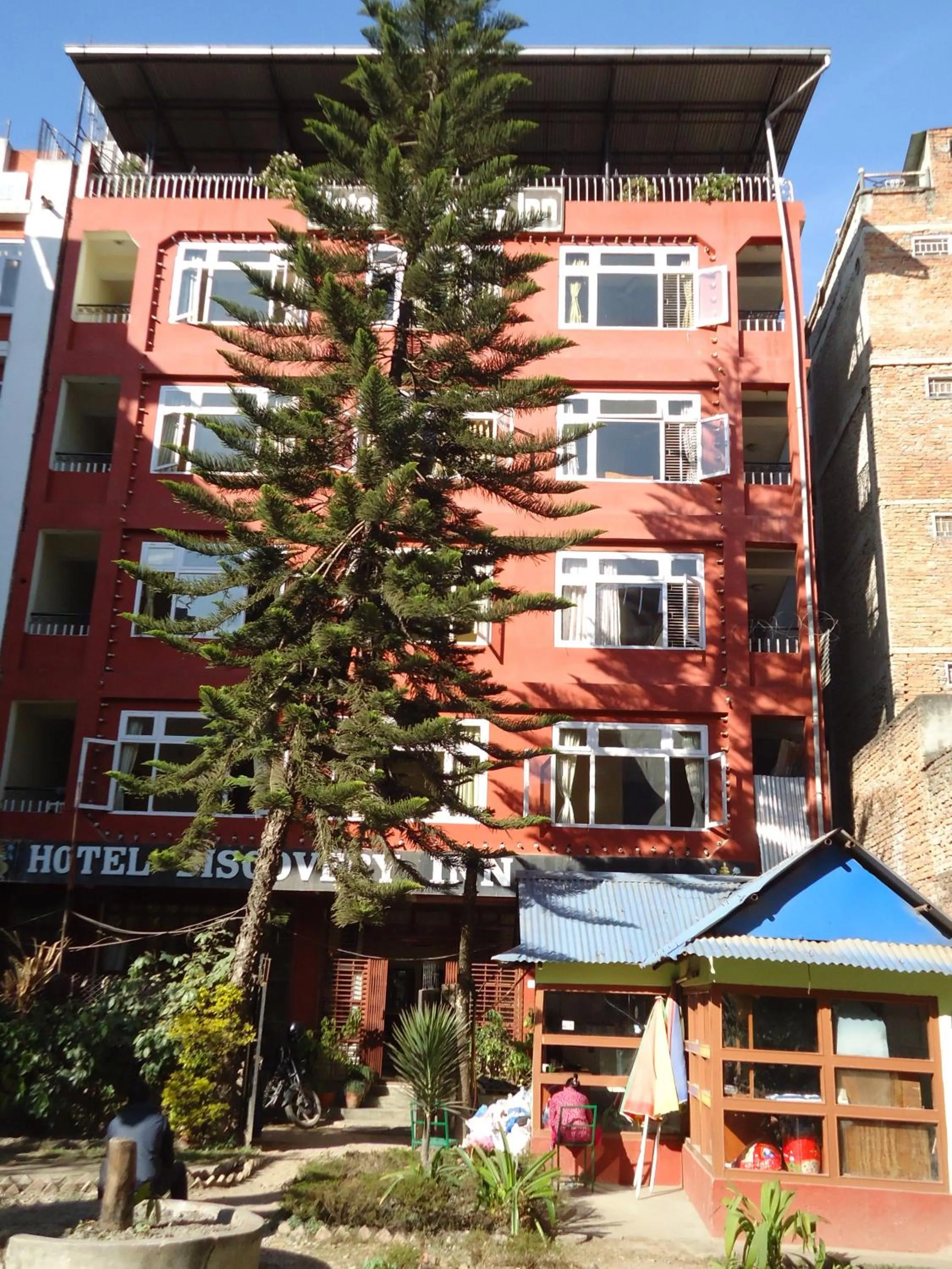 Property building in Hotel Discovery Inn