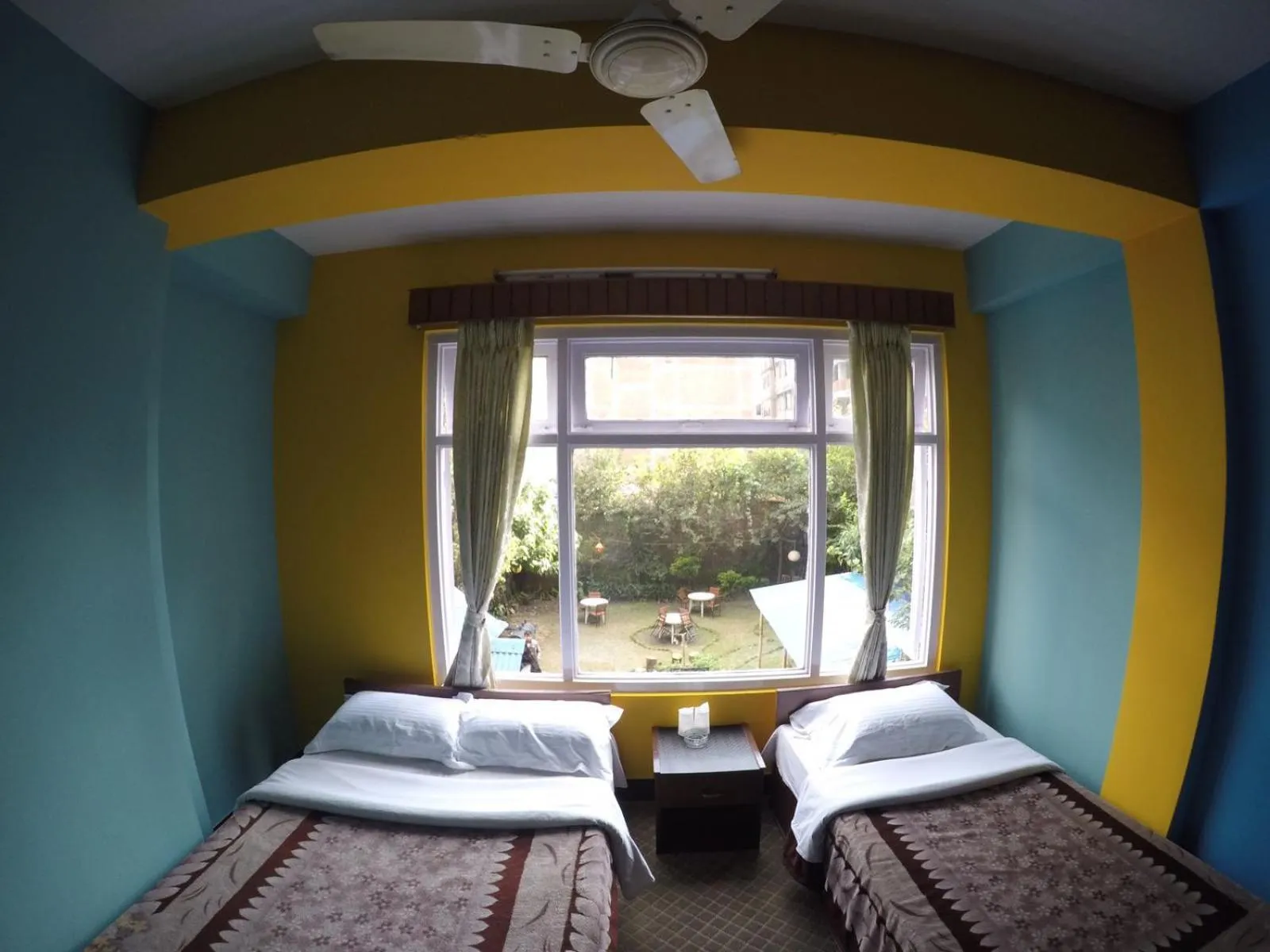 Bed in Hotel Discovery Inn