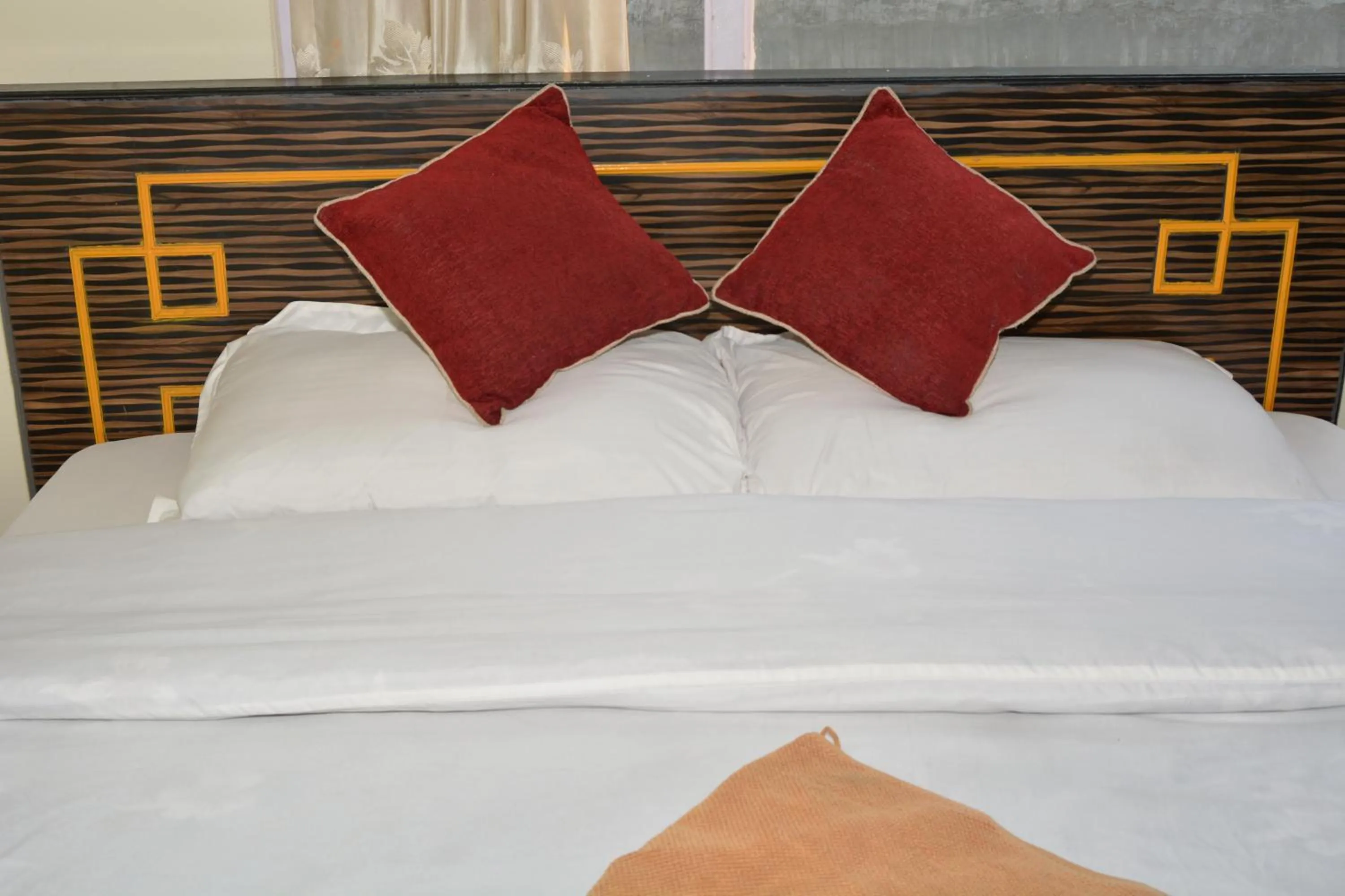 Bed in Hotel Discovery Inn