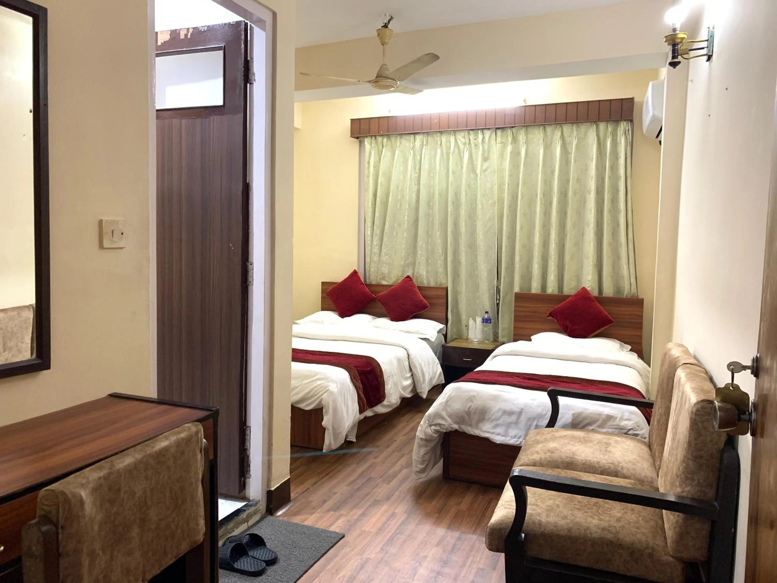 Bed in Hotel Discovery Inn