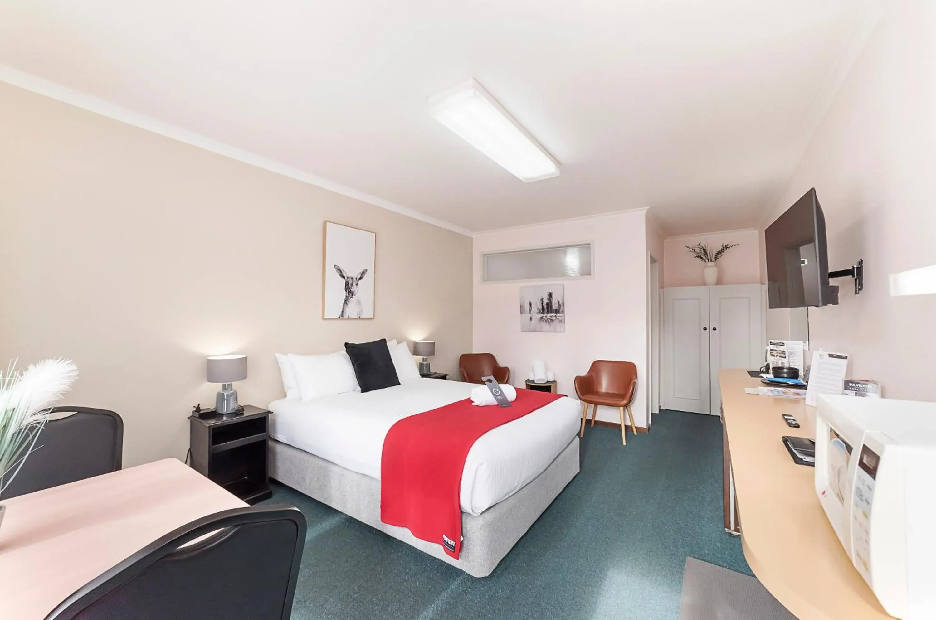 Photo of the whole room, Bed in City Heart Motel Warrnambool Photo of the whole room, Bed in City Heart Motel Warrnambool