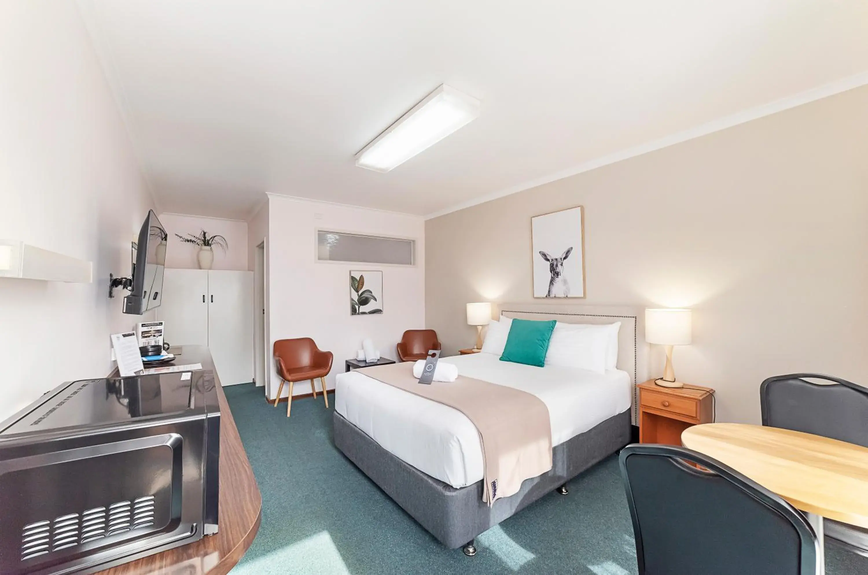 Photo of the whole room, Bed in City Heart Motel Warrnambool Photo of the whole room, Bed in City Heart Motel Warrnambool