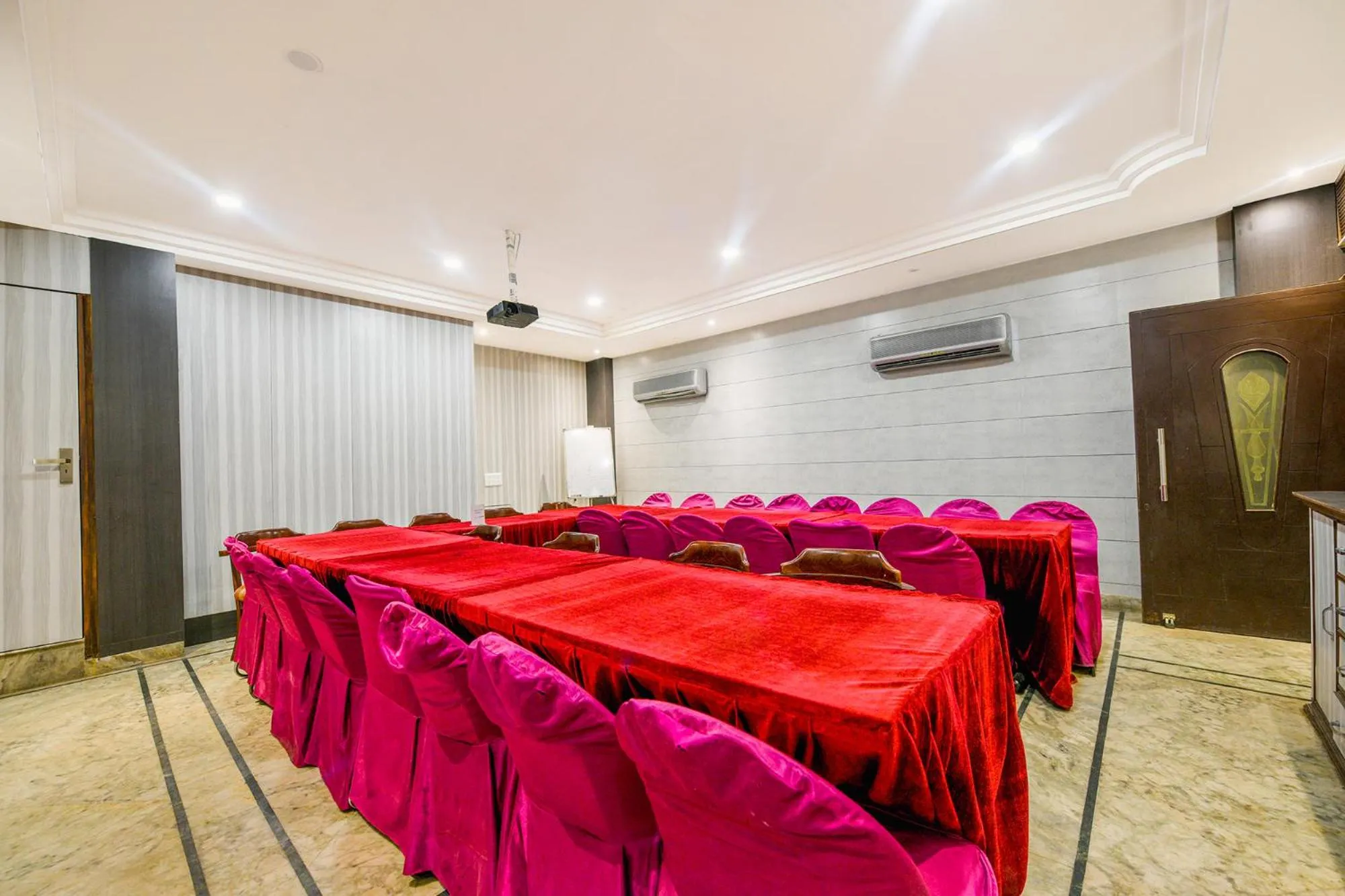 Restaurant/places to eat in FabHotel Nanda Civil Lines