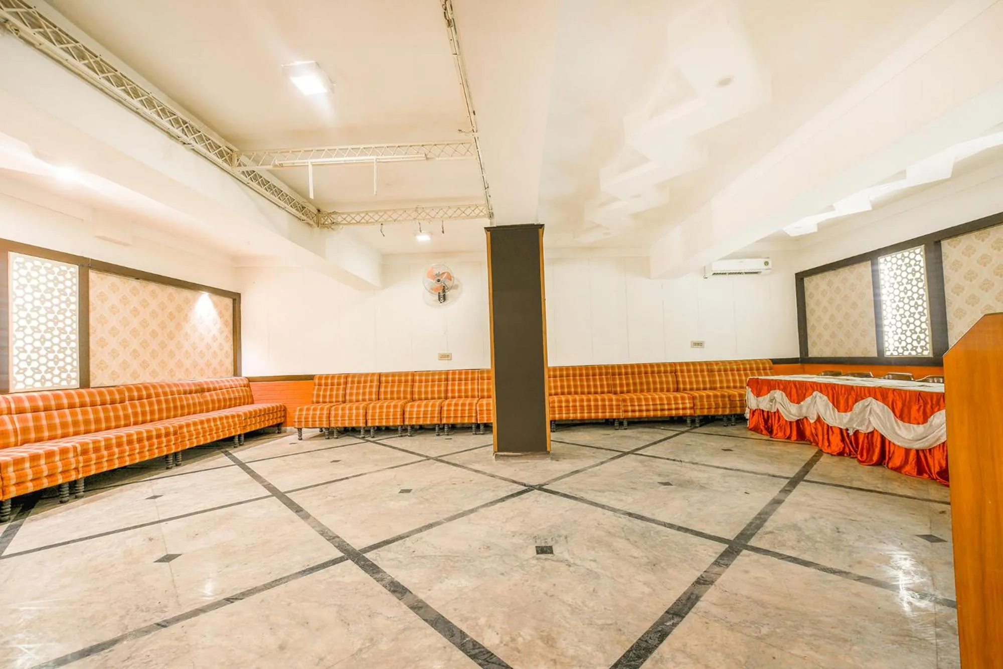 Restaurant/places to eat in FabHotel Nanda Civil Lines