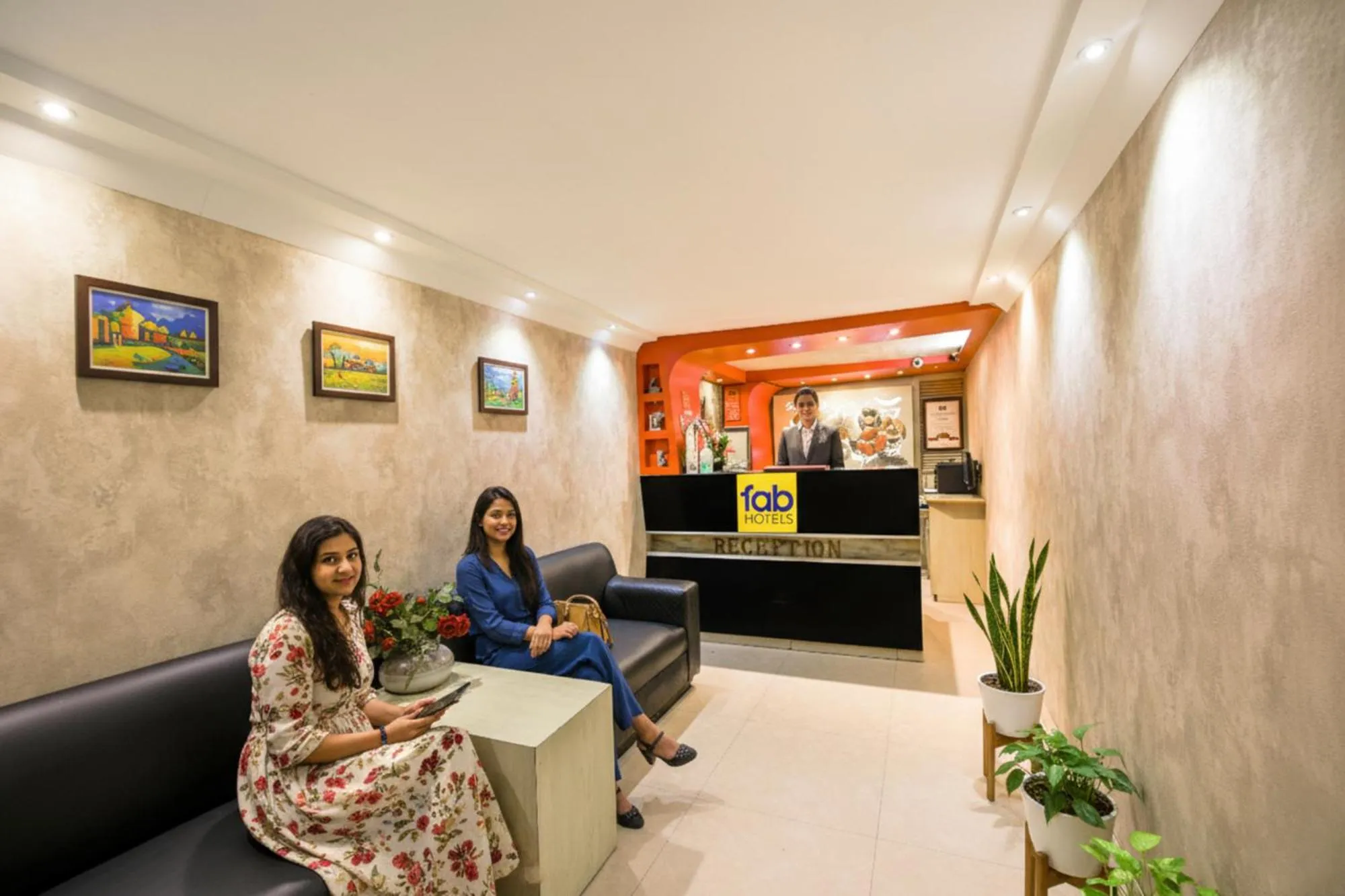 Lobby or reception in FabHotel Nanda Near Ludhiana Junction Railway Station