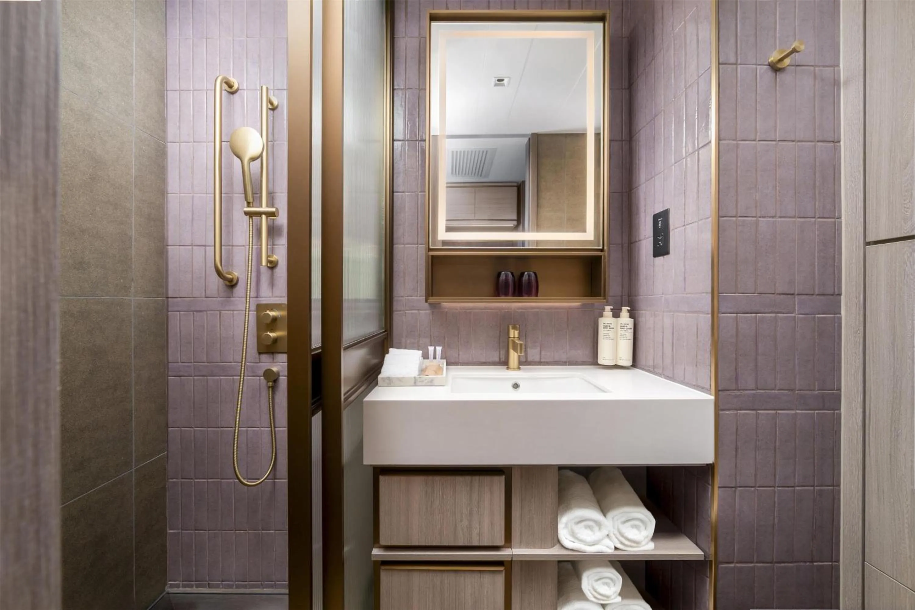 Bathroom in Motto by Hilton Hong Kong Soho