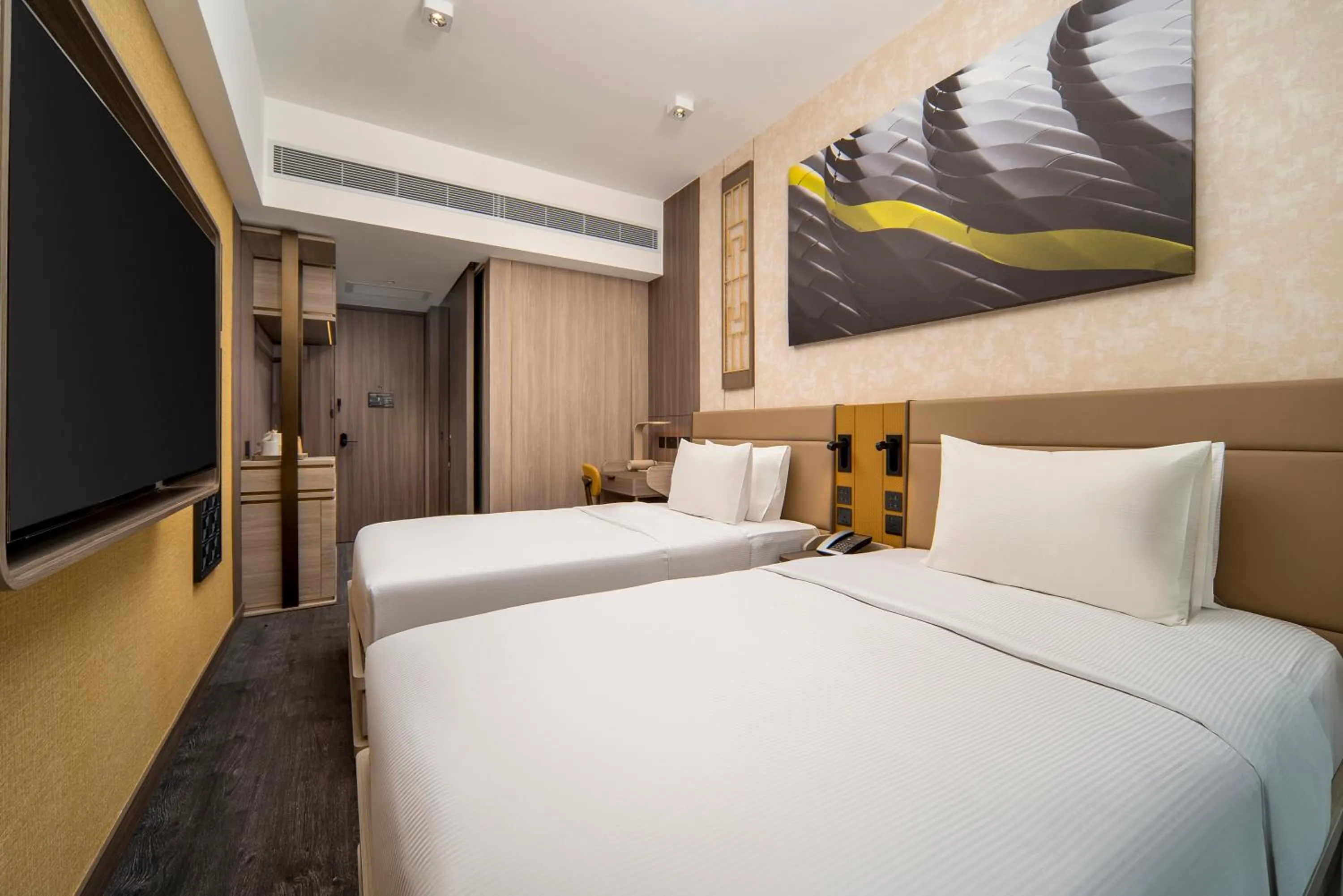 Bed in Motto by Hilton Hong Kong Soho