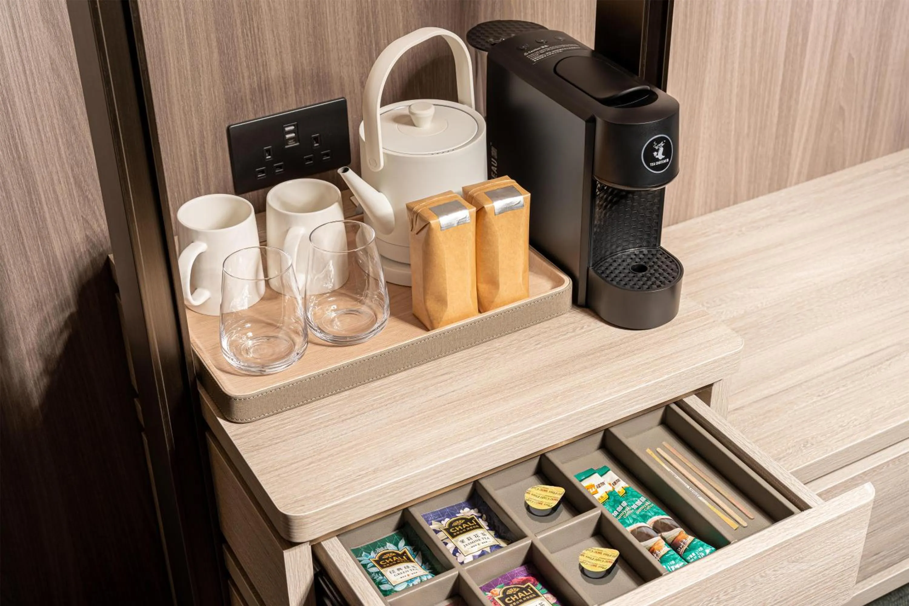 Photo of the whole room in Motto by Hilton Hong Kong Soho