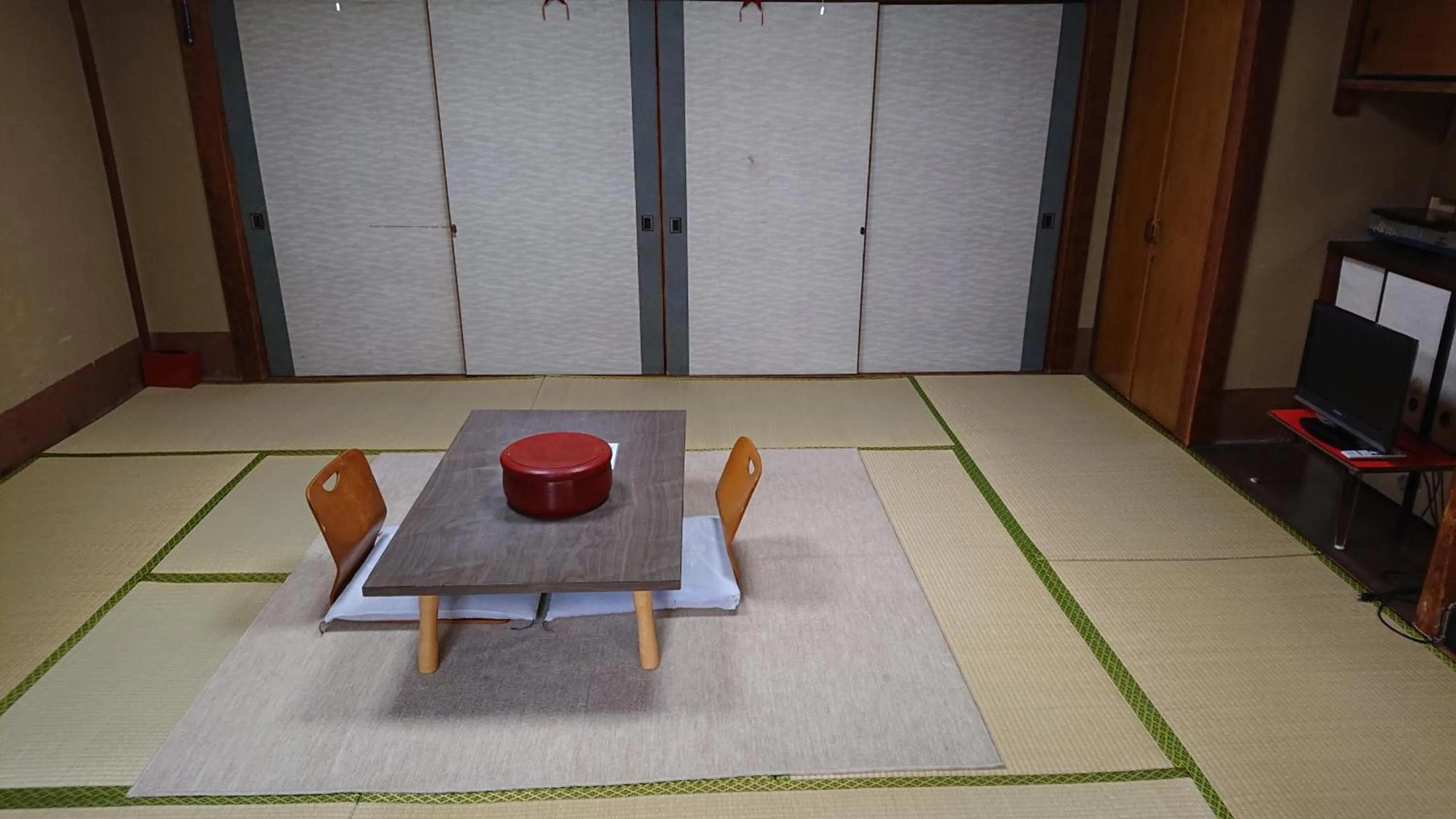 Photo of the whole room in Wajimaya Ryokan