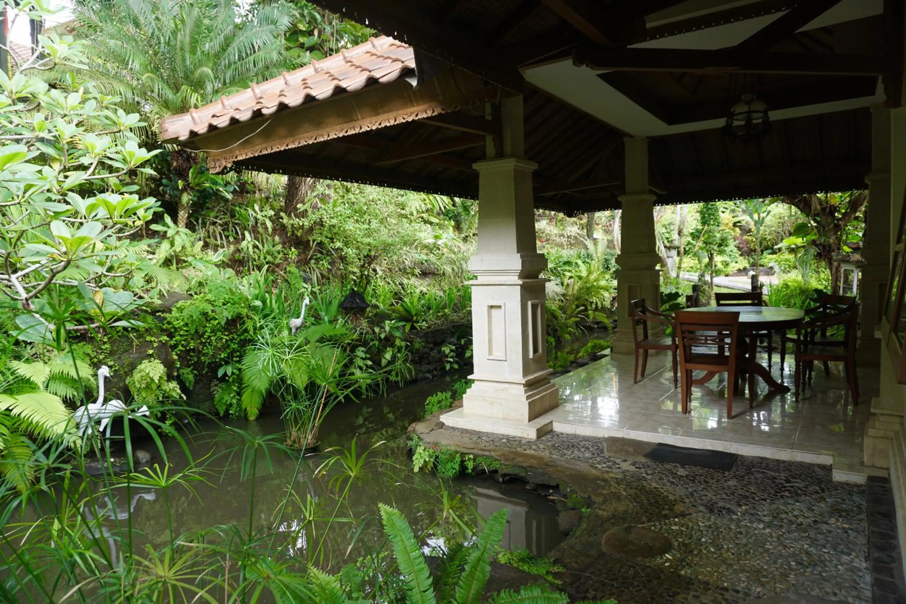 Dining area in Gunung Paradis Retreat