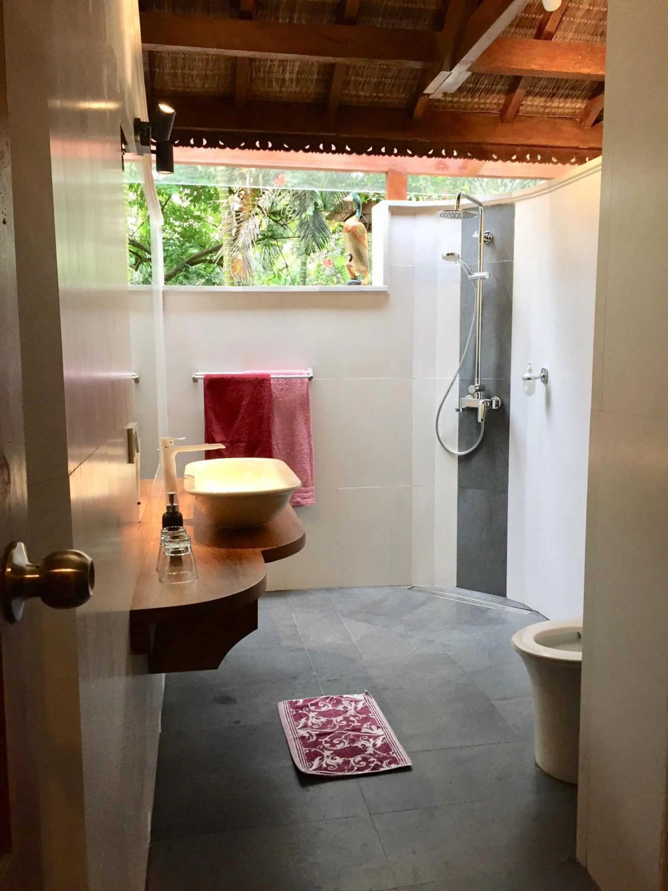 Bathroom in Gunung Paradis Retreat