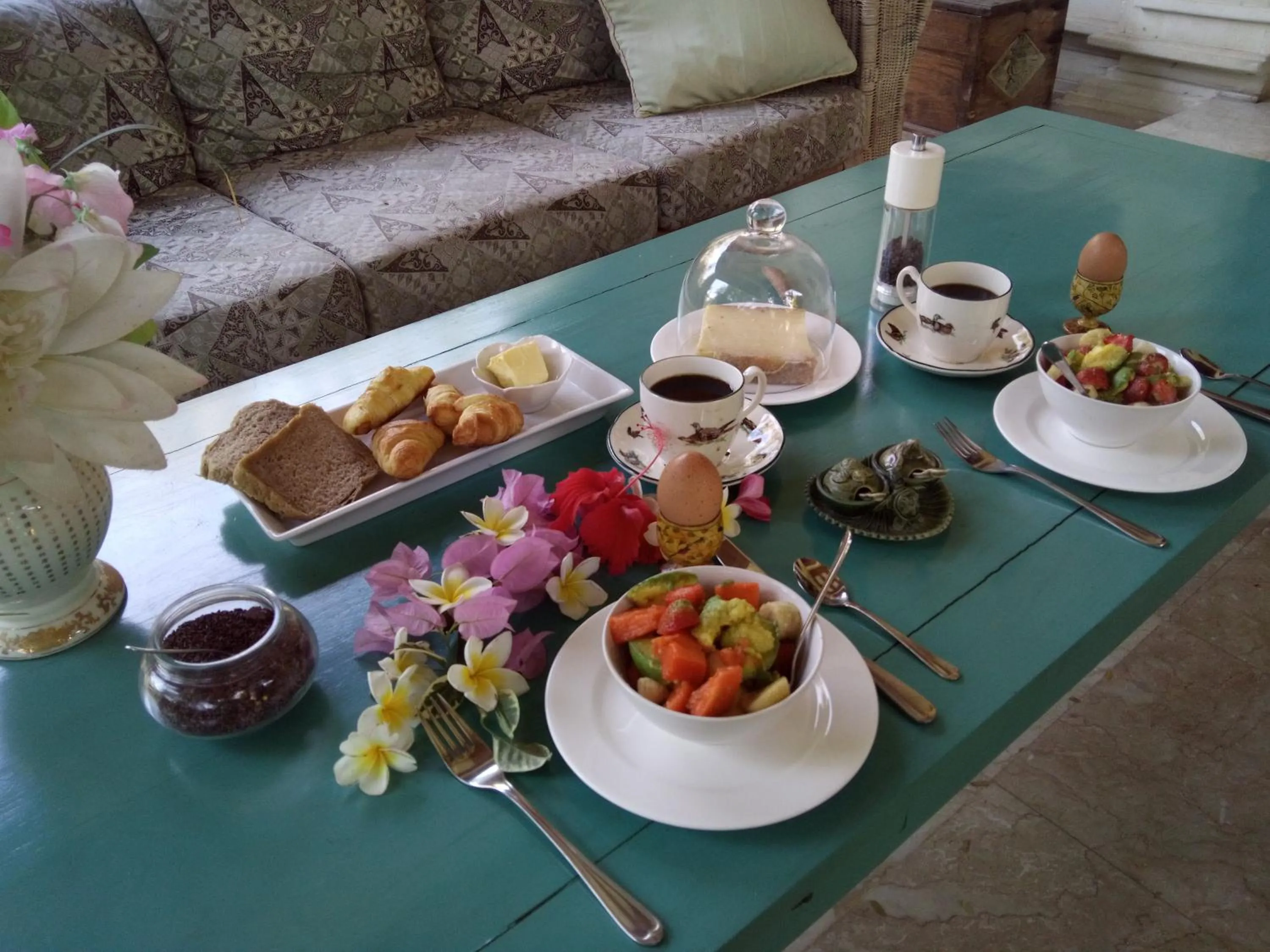 Continental breakfast in Gunung Paradis Retreat